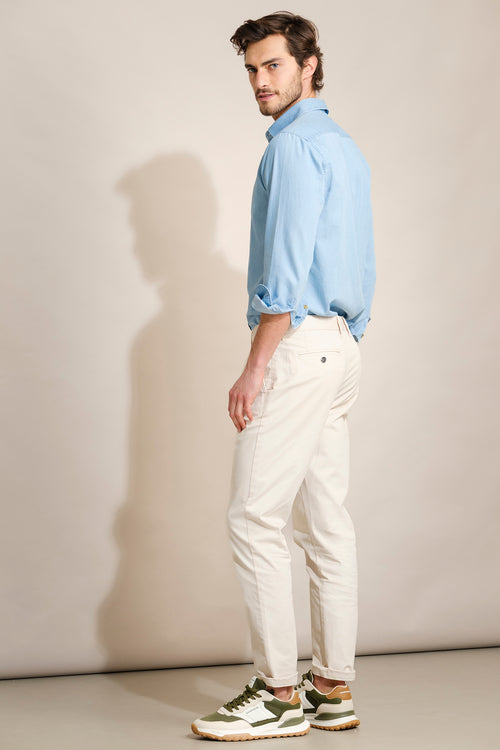 PANTALÓN CHINO TAPERED FIT CON PINZAS