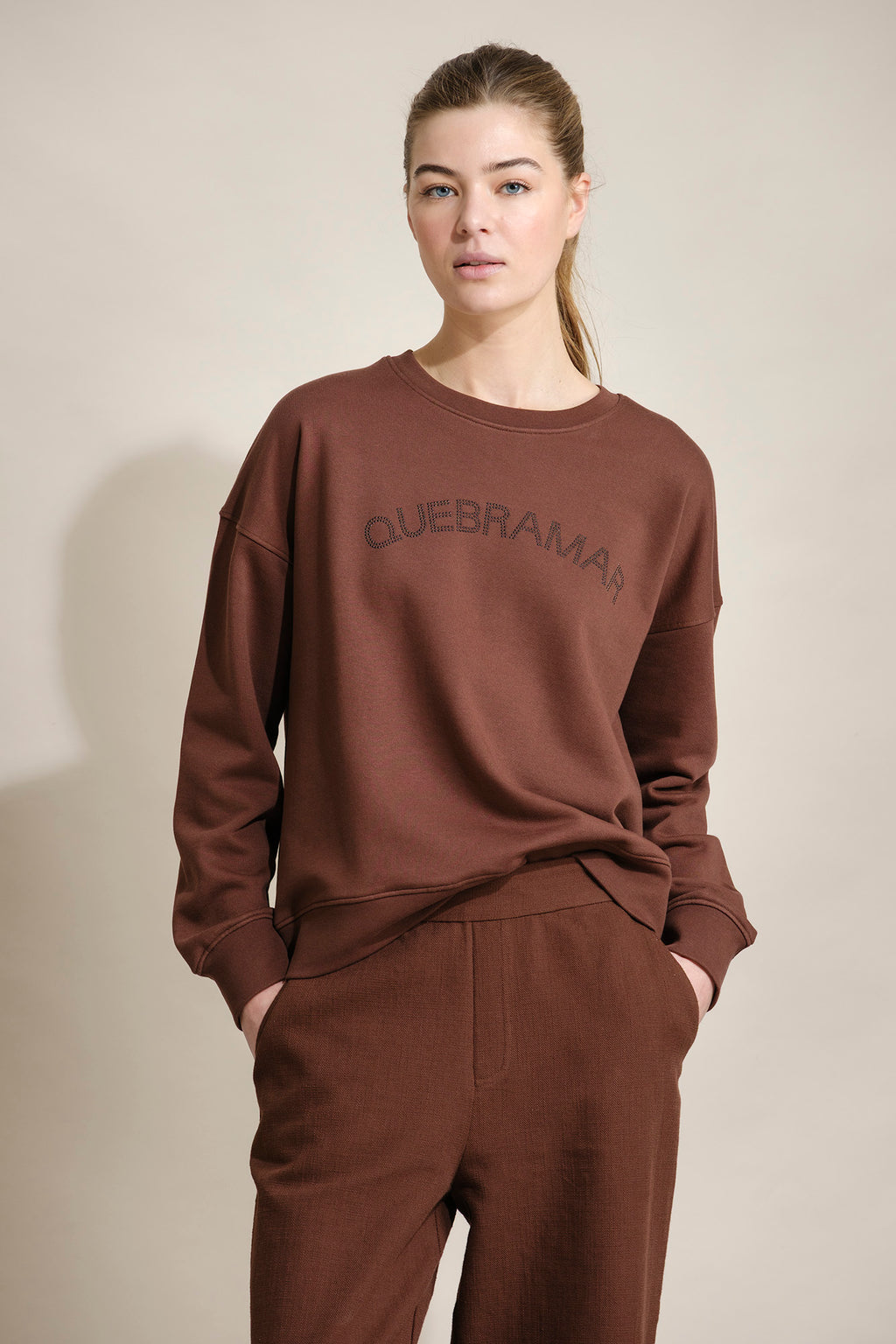 SUDADERA CUELLO REDONDO CON APLICACIÓN
