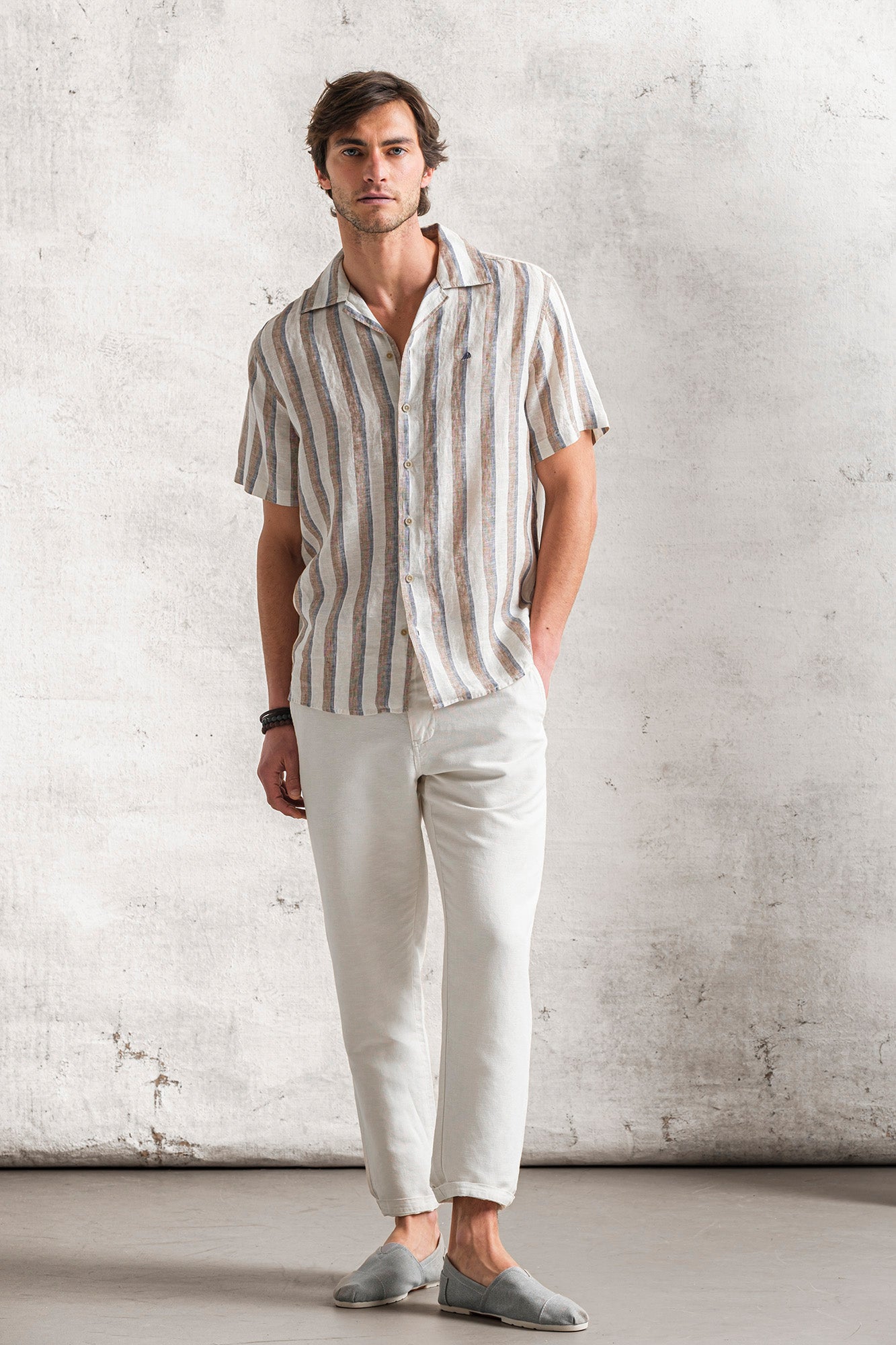 CAMISA MANGA CURTA ÀS RISCAS 100% LINHO