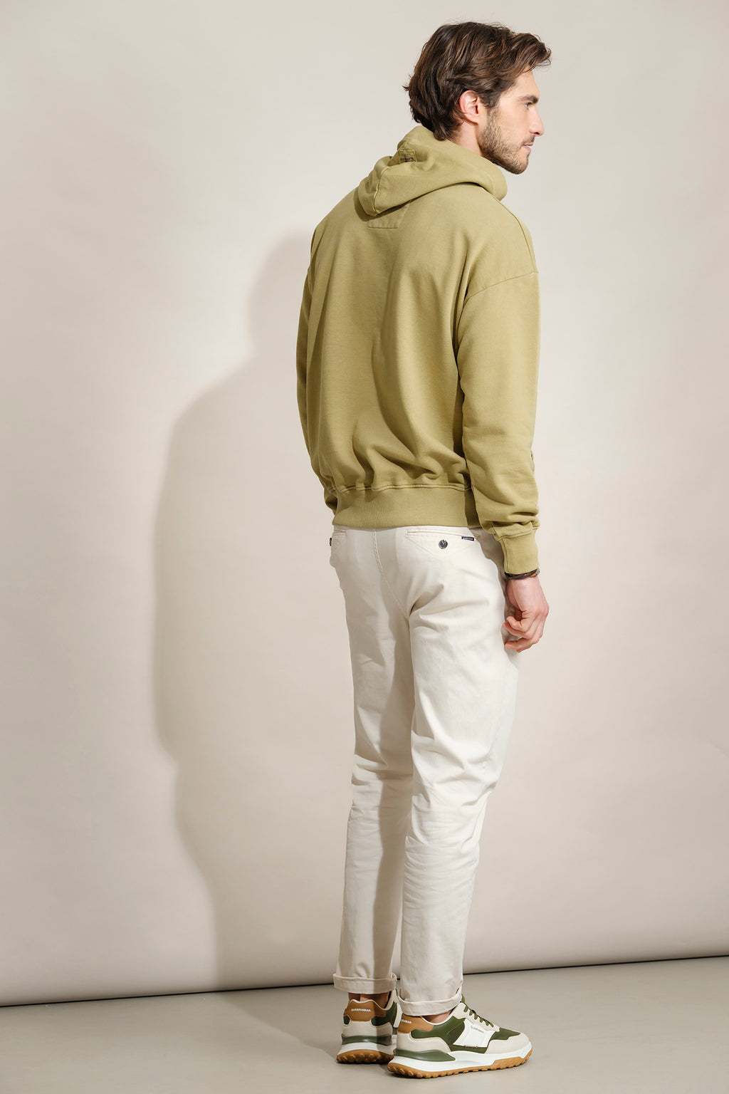SWEATSHIRT COM CAPUZ COM BORDADO QUEBRAMAR