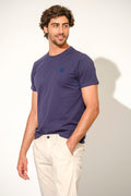 T-SHIRT COM BADGE