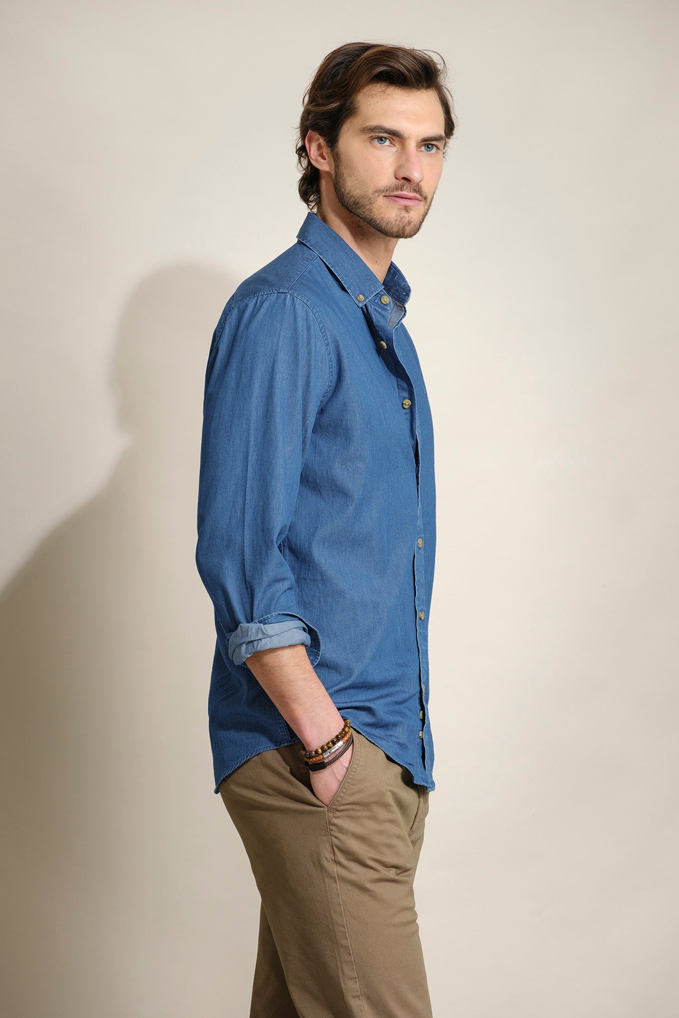 CAMISA SLIM FIT EM GANGA LEVE