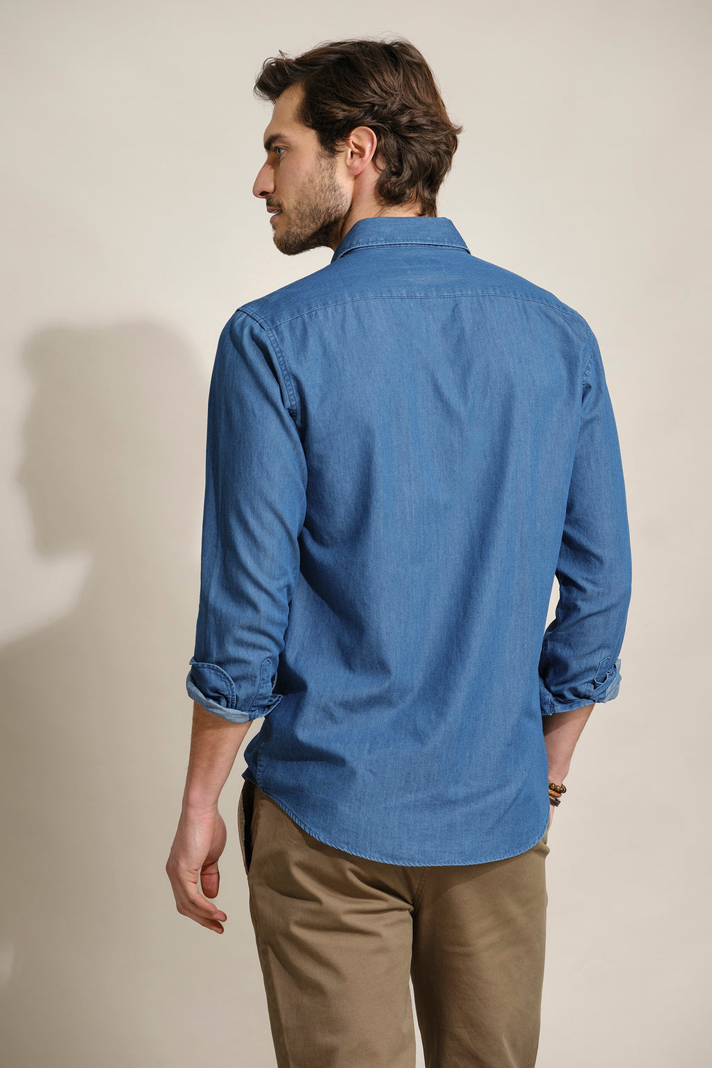 CAMISA SLIM FIT EM GANGA LEVE