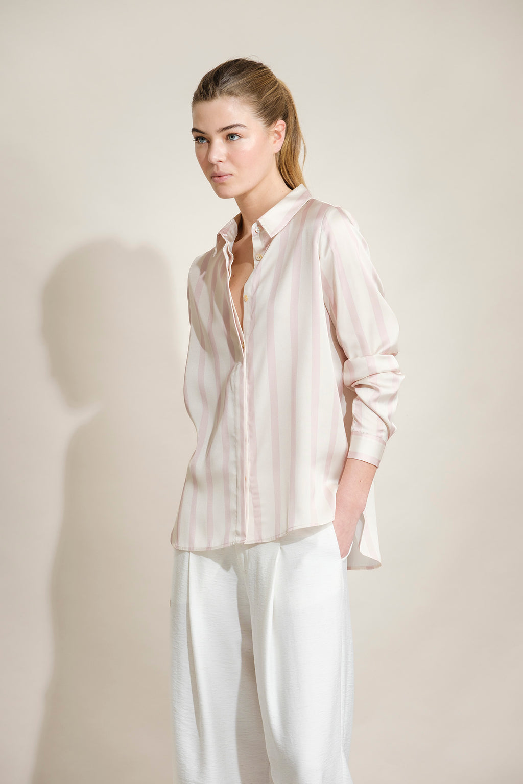 CAMISA FLUIDA COM RISCAS LARGAS