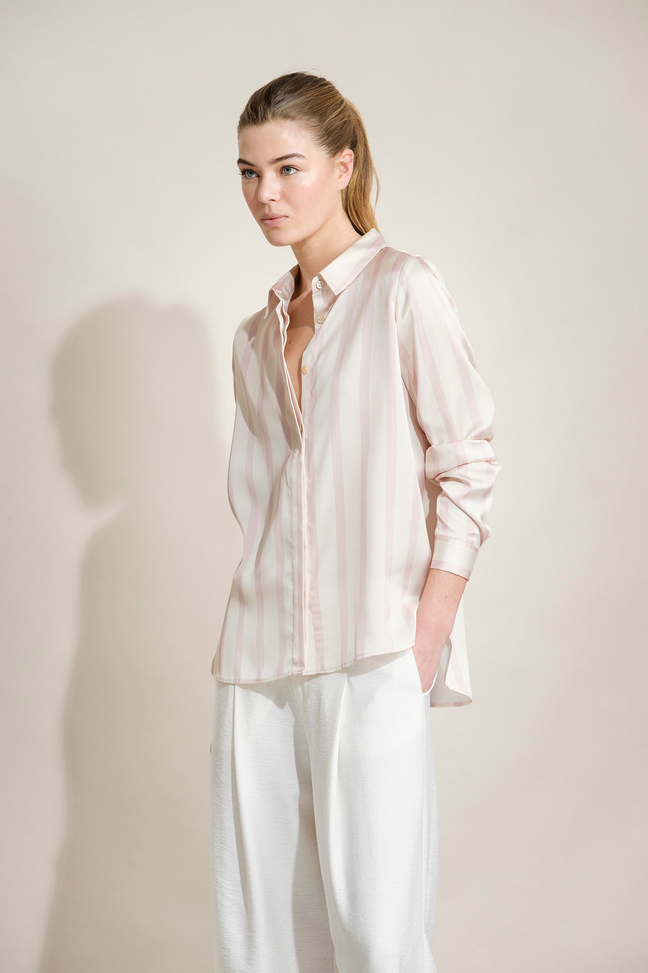 CAMISA FLUIDA COM RISCAS LARGAS