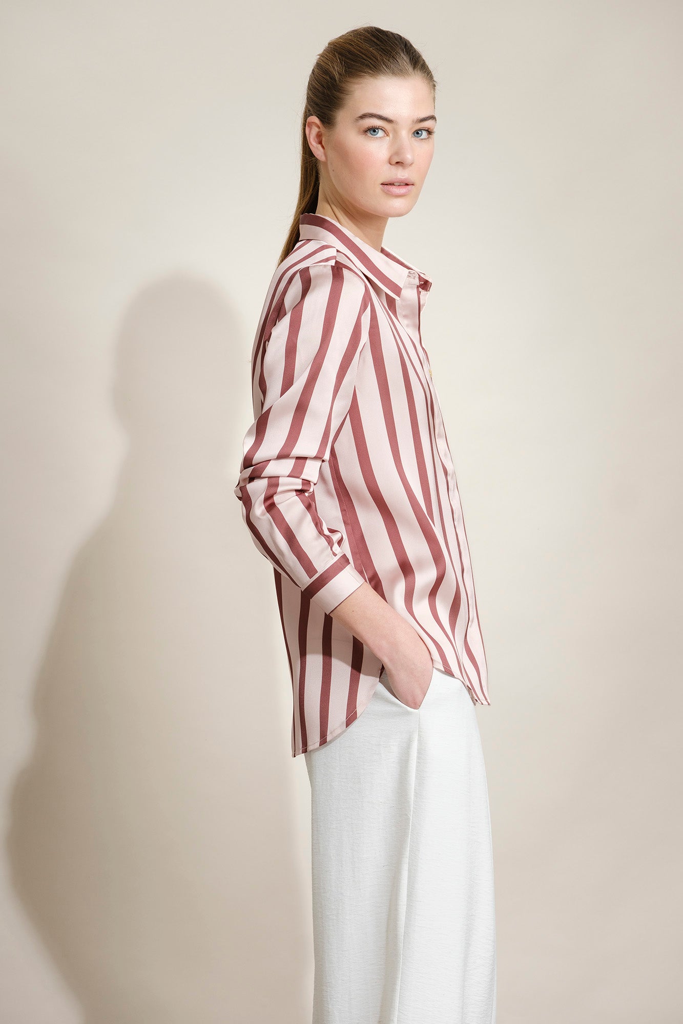 CAMISA FLUIDA COM RISCAS LARGAS