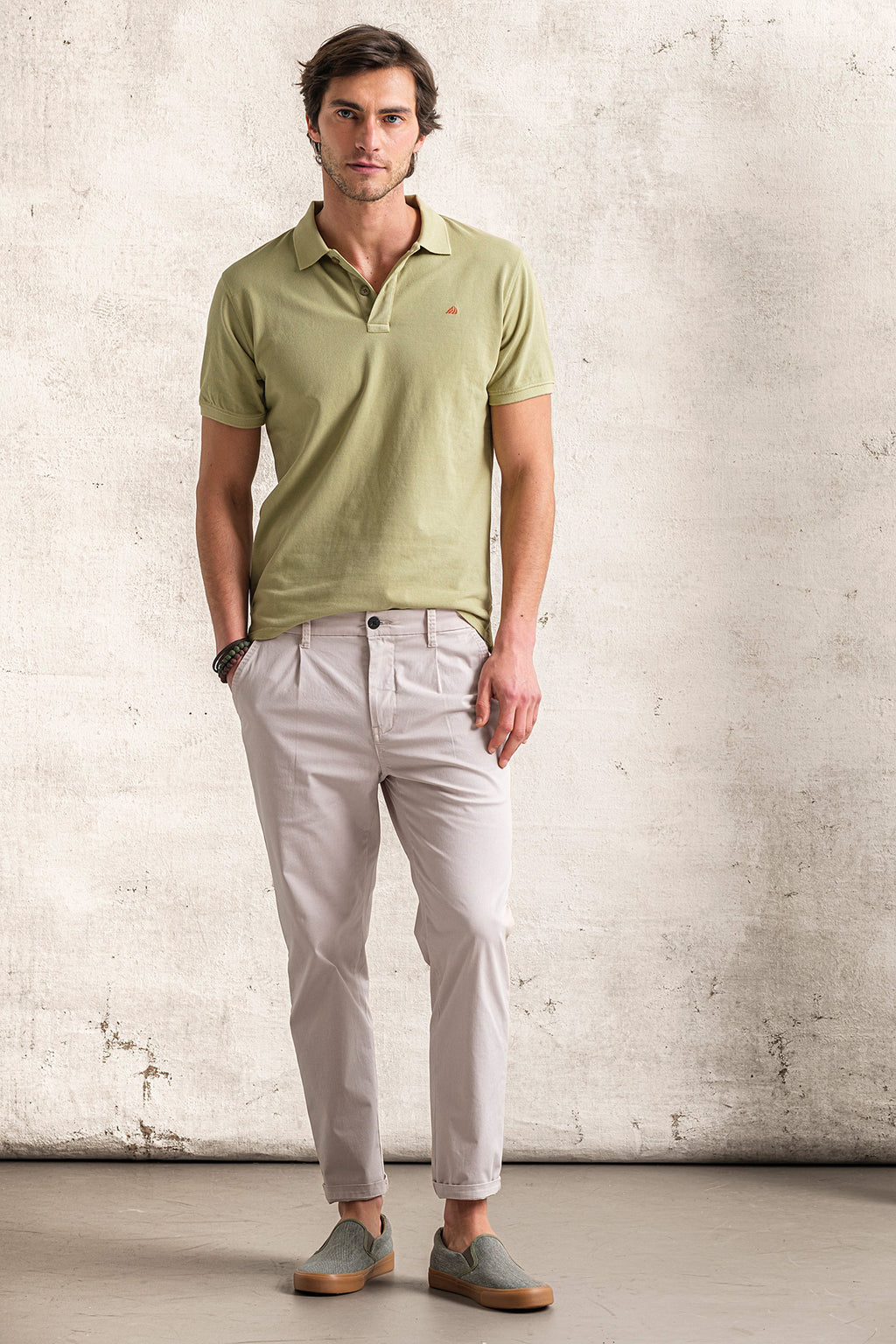 POLO PIQUET COM LOGO EM CONTRASTE