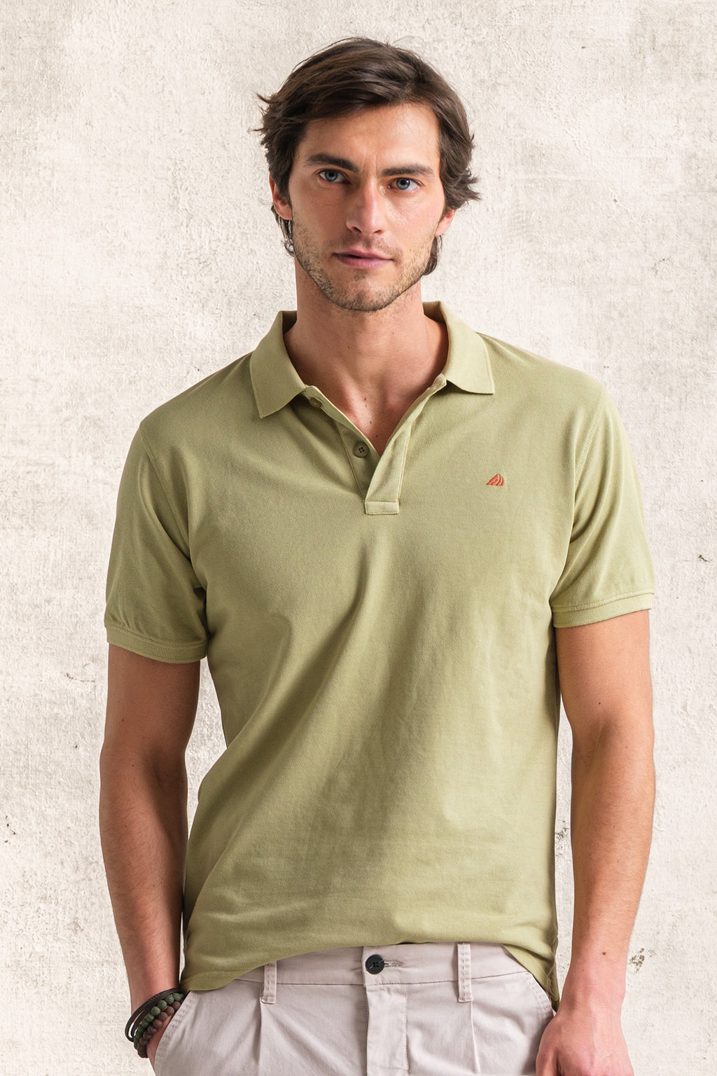 POLO PIQUET COM LOGO EM CONTRASTE