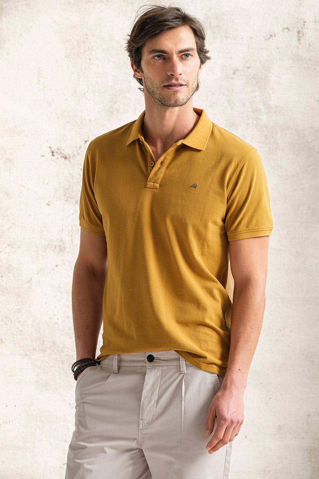 POLO PIQUET COM LOGO EM CONTRASTE