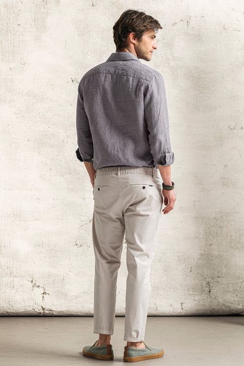 PANTALÓN CHINO CON ELÁSTICO LATERAL