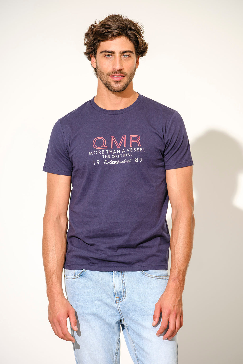 T-SHIRT COM PRINT E ETIQUETA