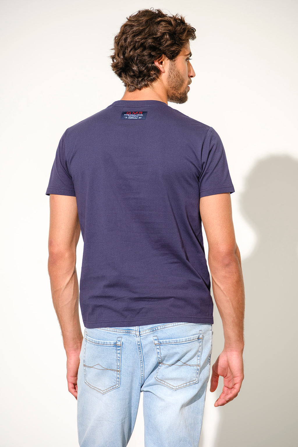T-SHIRT COM PRINT E ETIQUETA