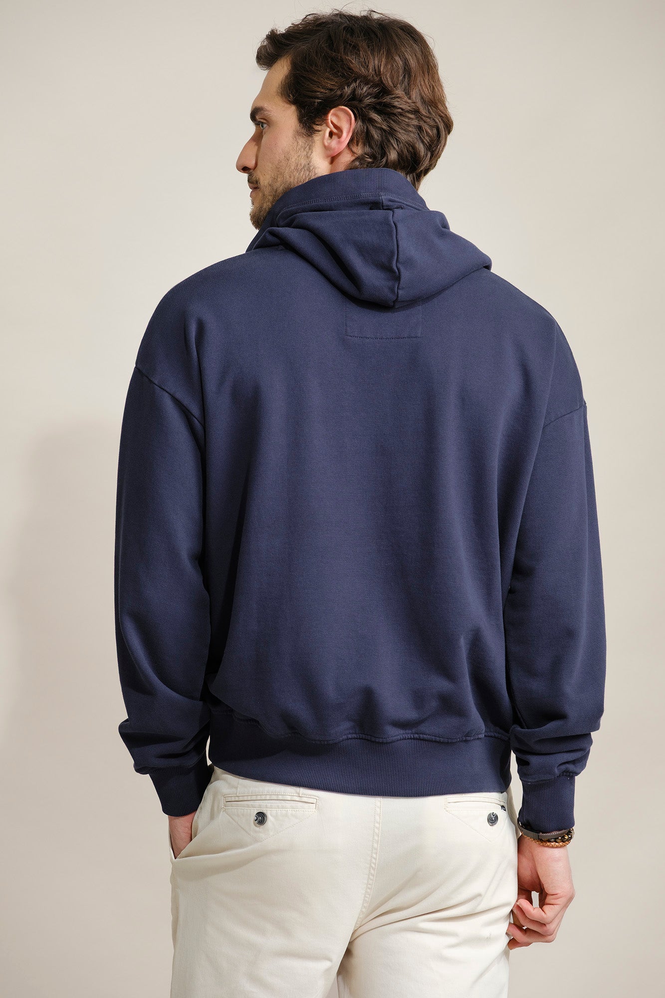 SWEATSHIRT COM CAPUZ COM BORDADO QUEBRAMAR