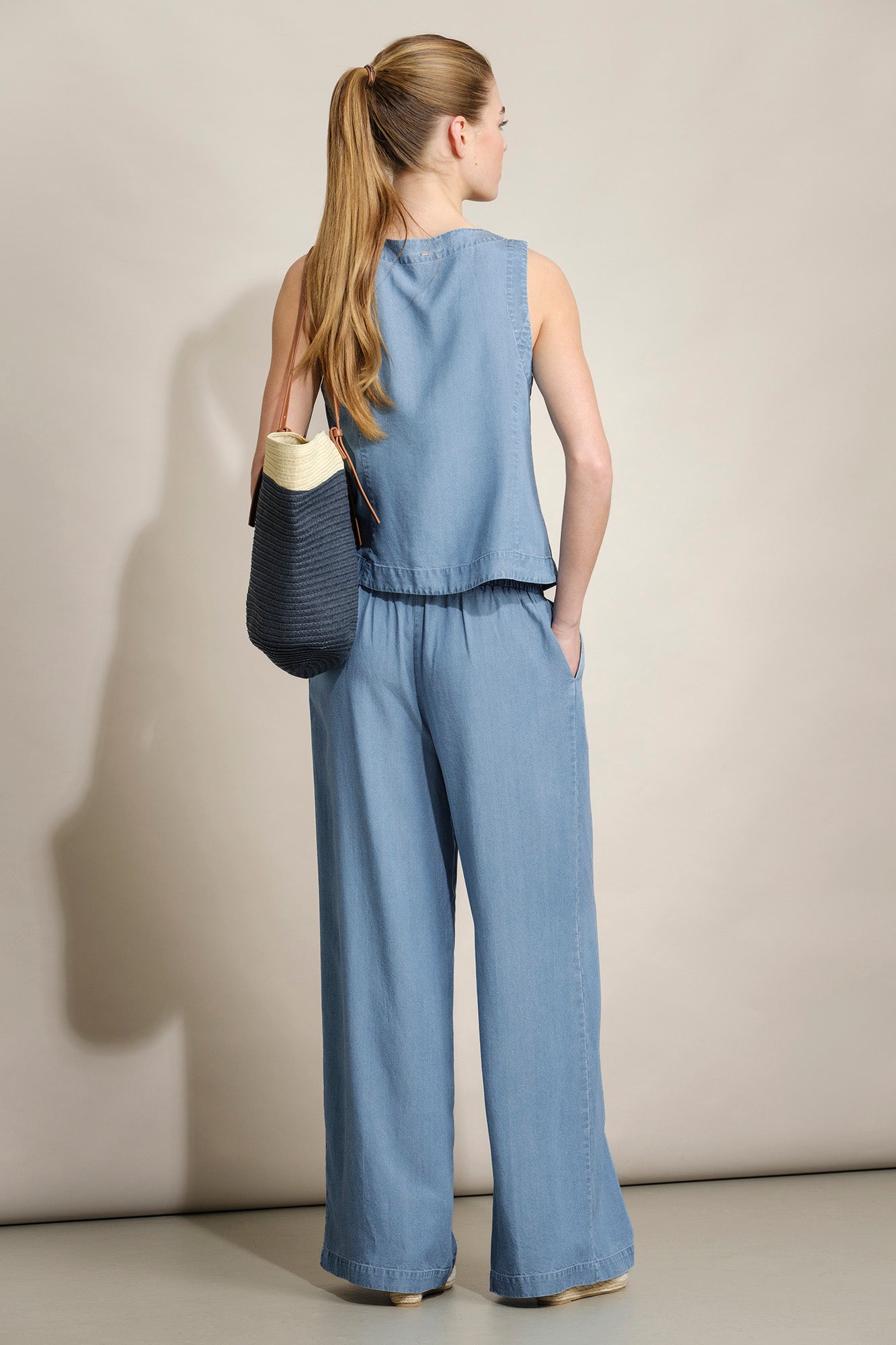 PANTALONES CHAMBRAY CON ELÁSTICO EN LA CINTURA