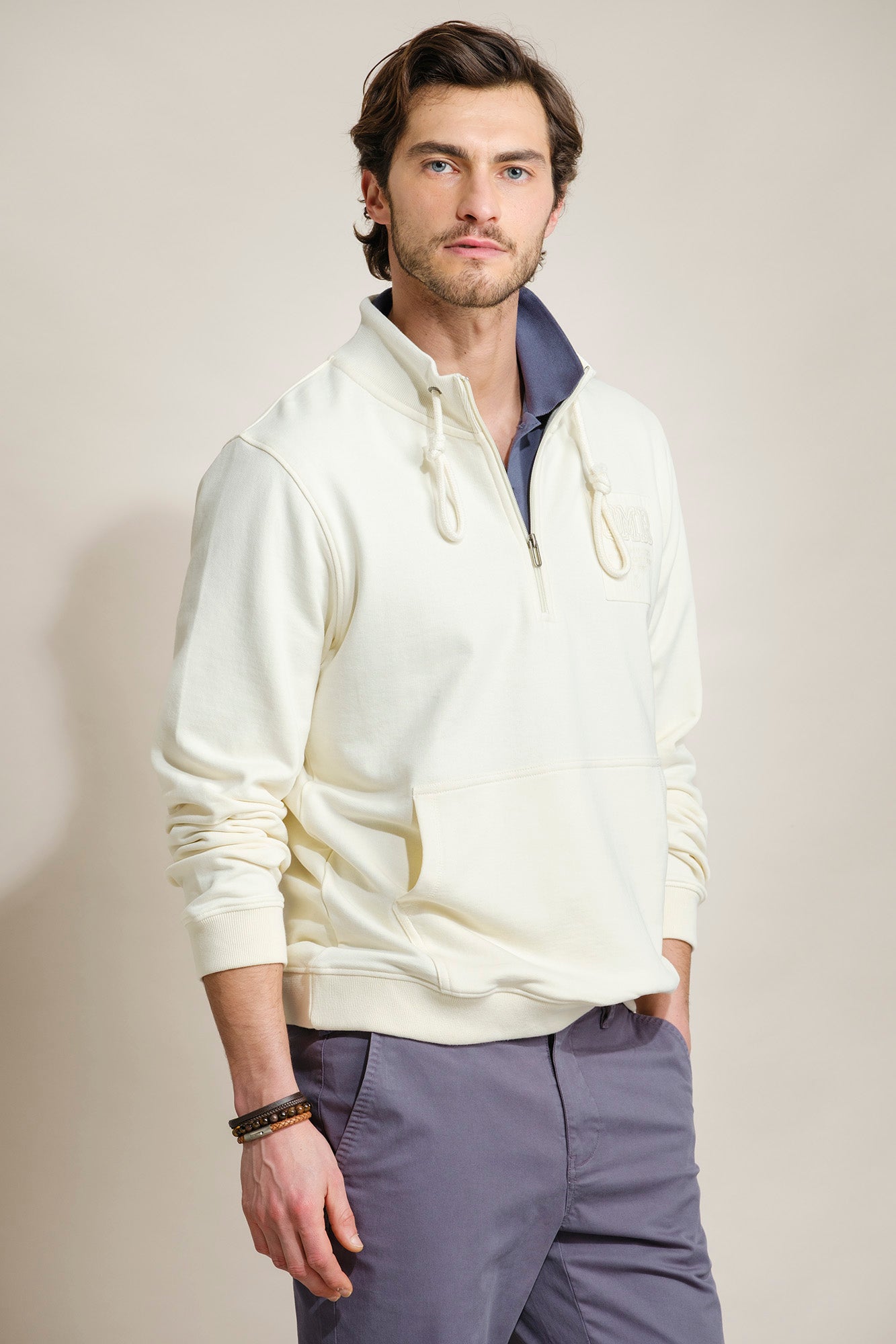 SWEATSHIRT COM GOLA E BOLSOS