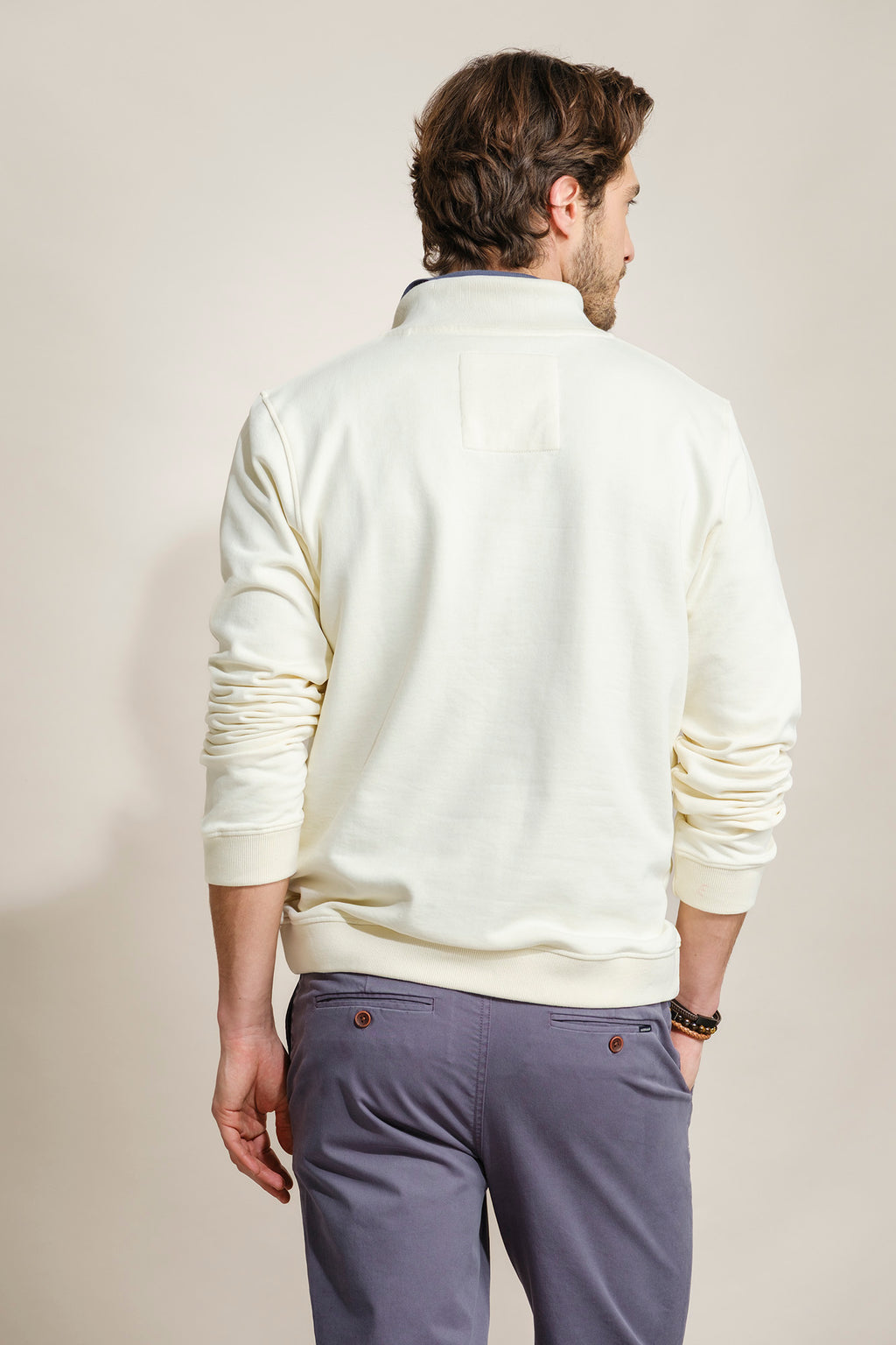 SUDADERA CON CUELLO Y BOLSILLOS