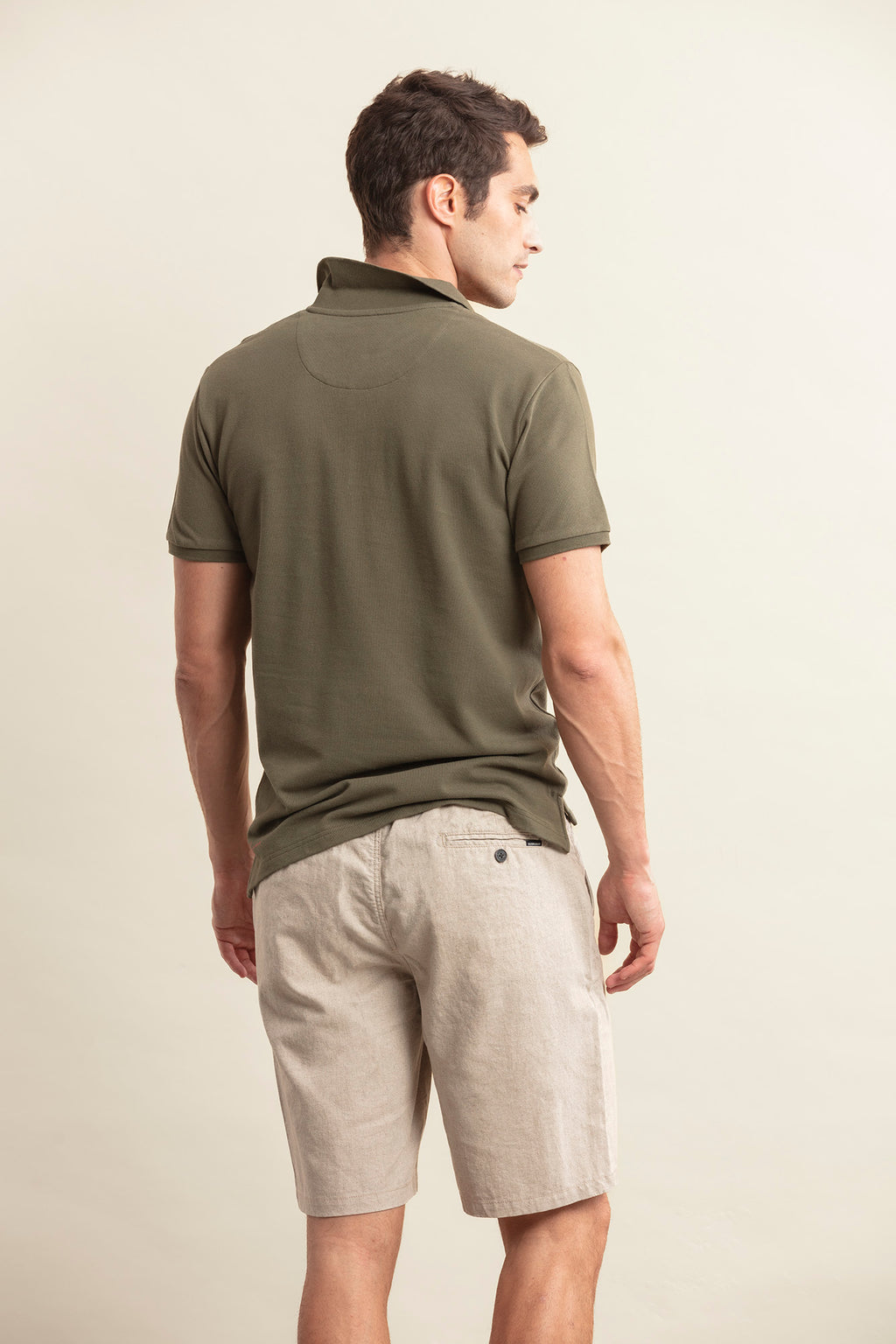 POLO PIQUÉ CON DETALLE EN LA TAPETA