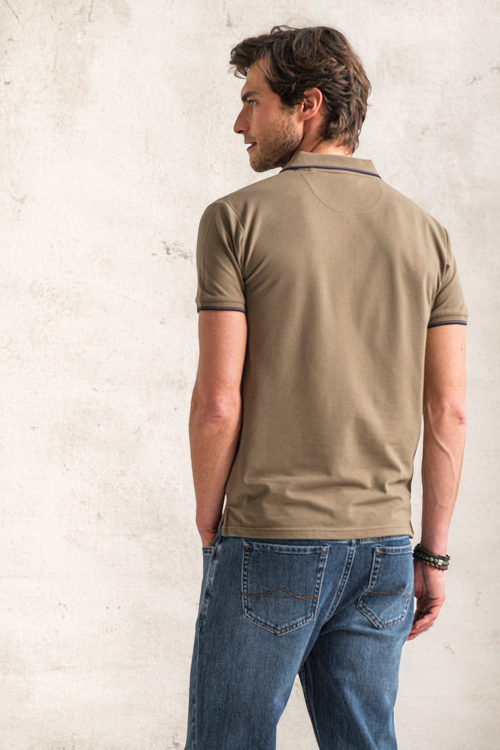 POLO SLIM FIT EM PIQUET COM FECHO