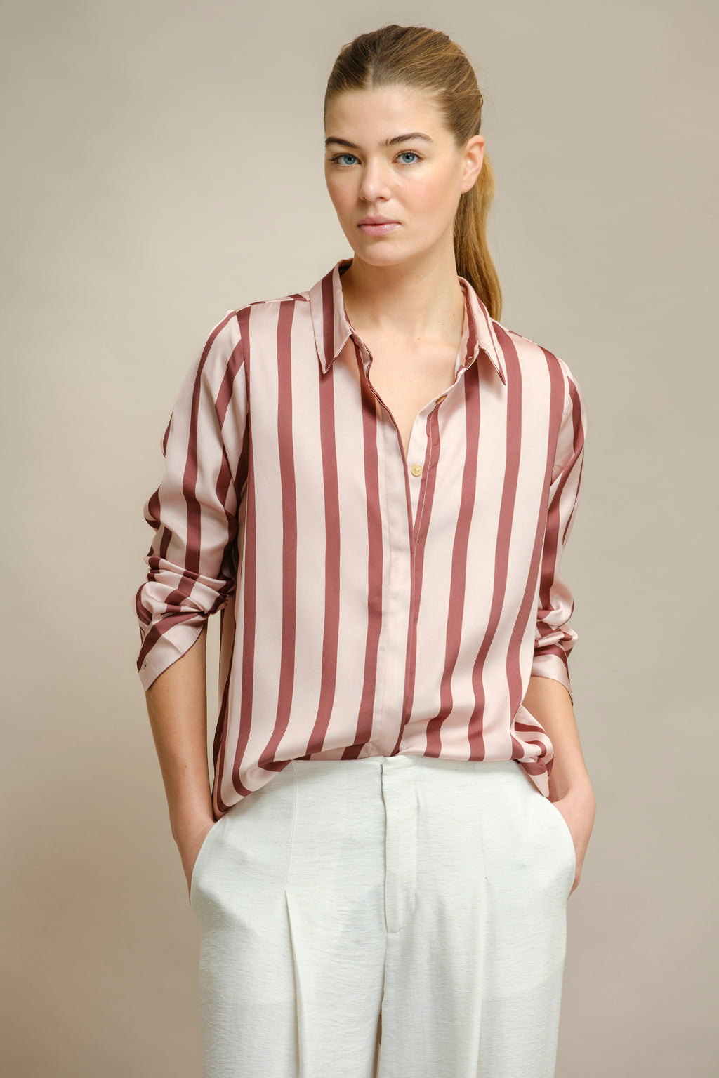 CAMISA FLUIDA COM RISCAS LARGAS
