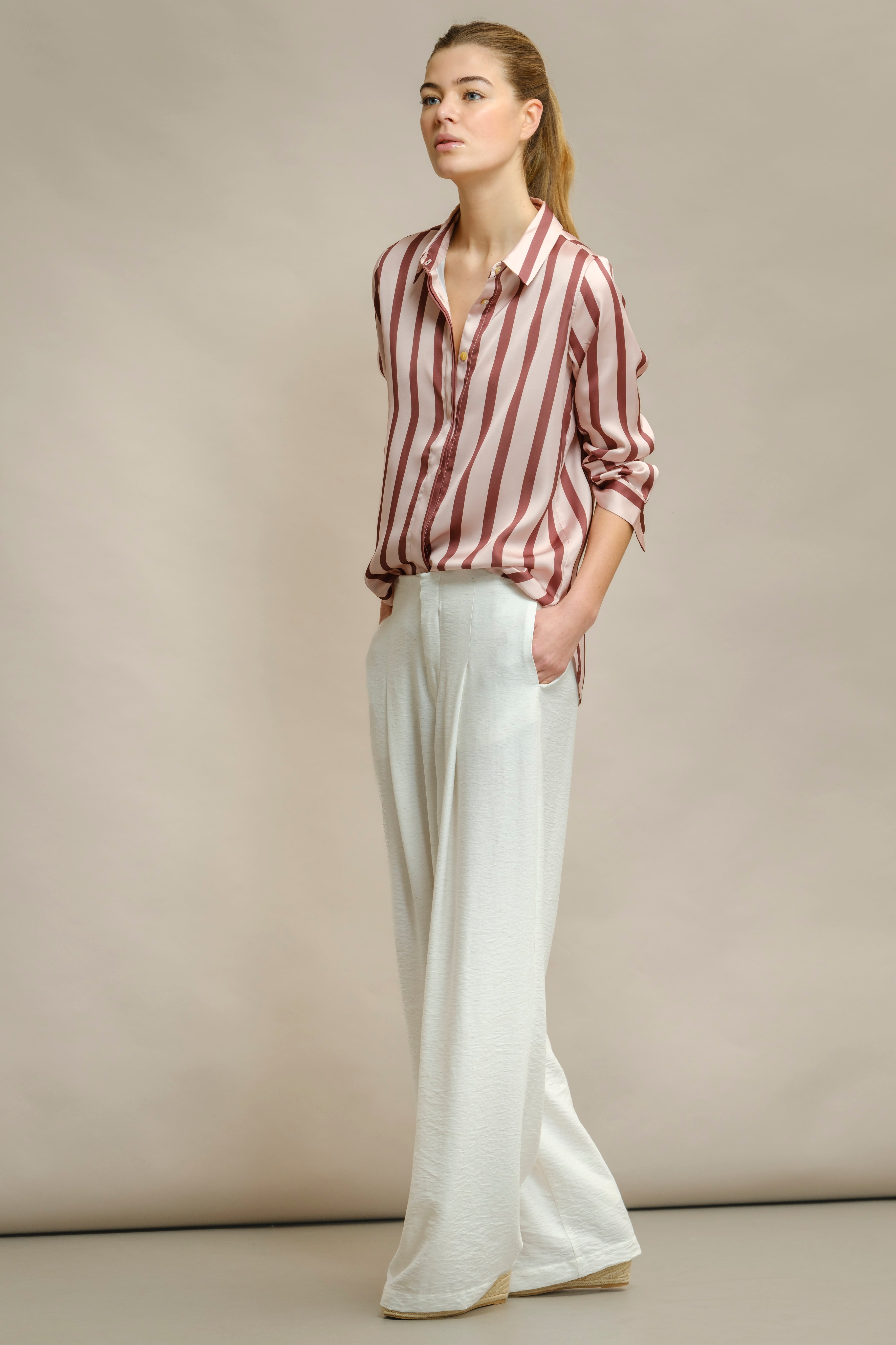 CAMISA FLUIDA COM RISCAS LARGAS