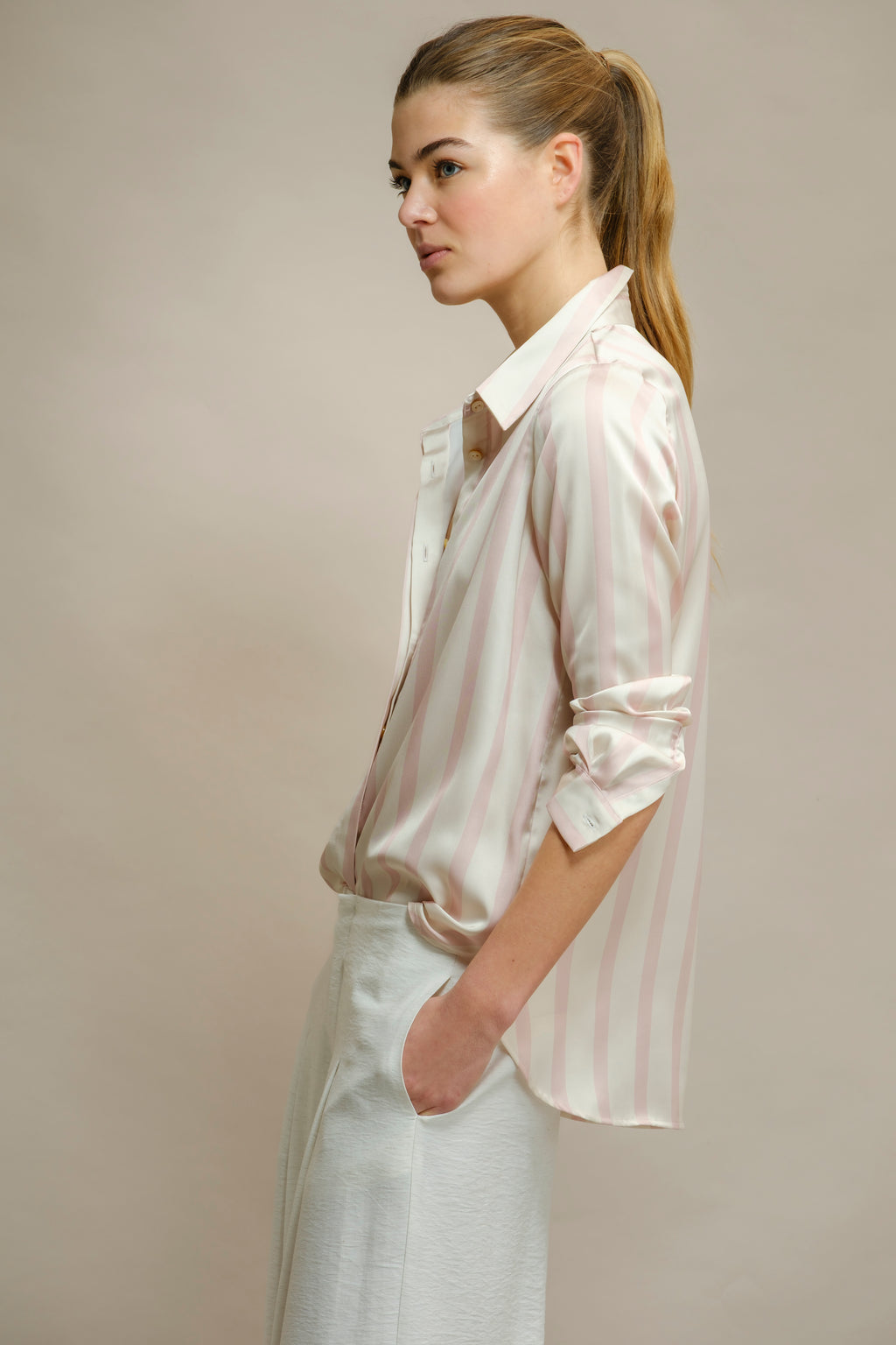 CAMISA FLUIDA COM RISCAS LARGAS