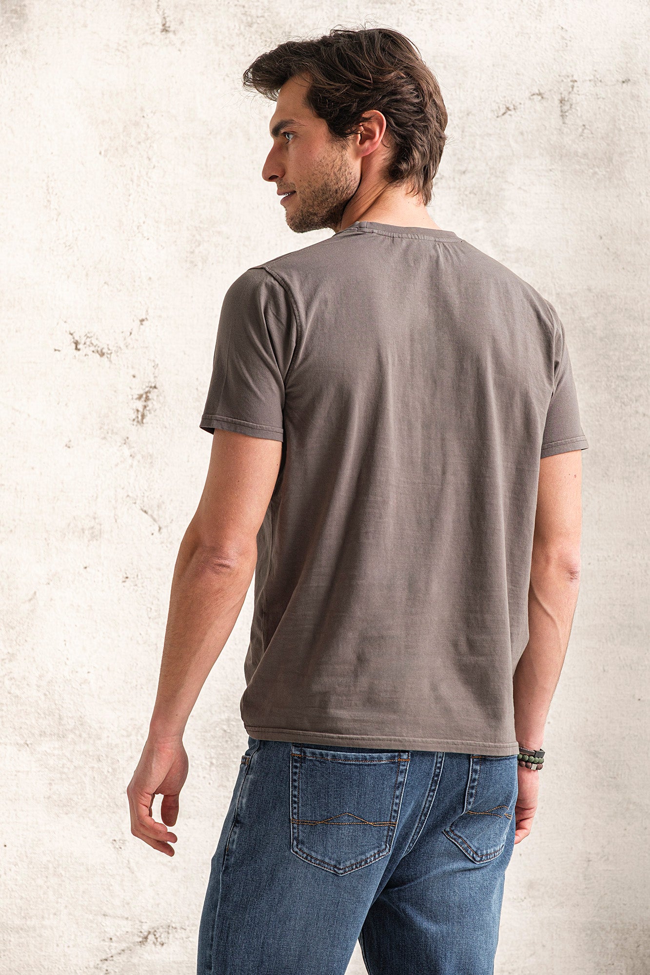 T-SHIRT COM PRINT QUEBRAMAR AO TOM