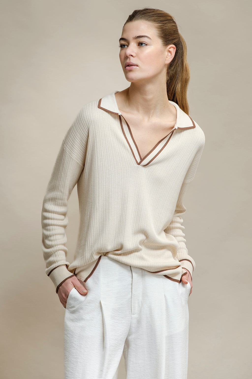CAMISOLA DE MALHA COM GOLA DE POLO