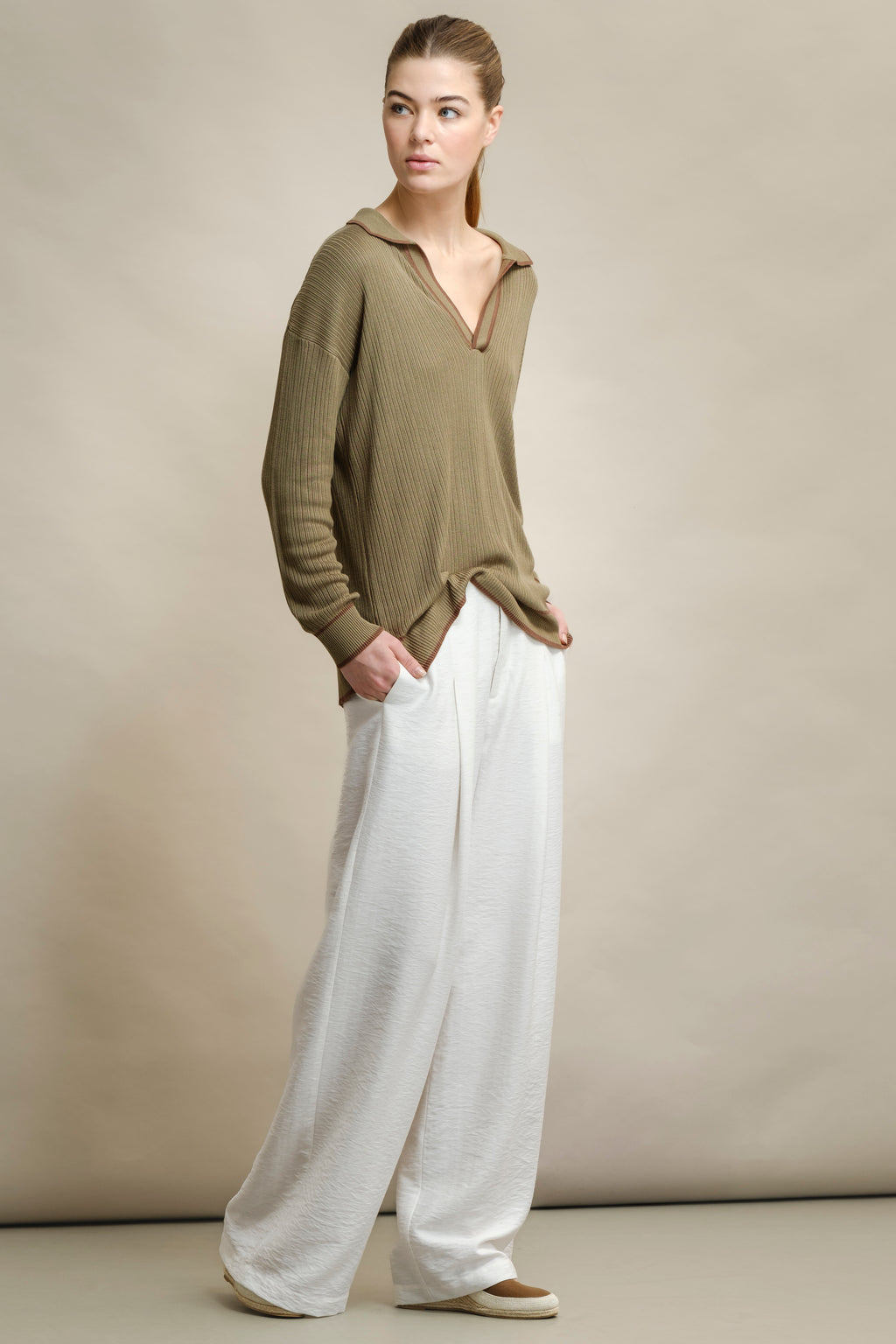 CAMISOLA DE MALHA COM GOLA DE POLO
