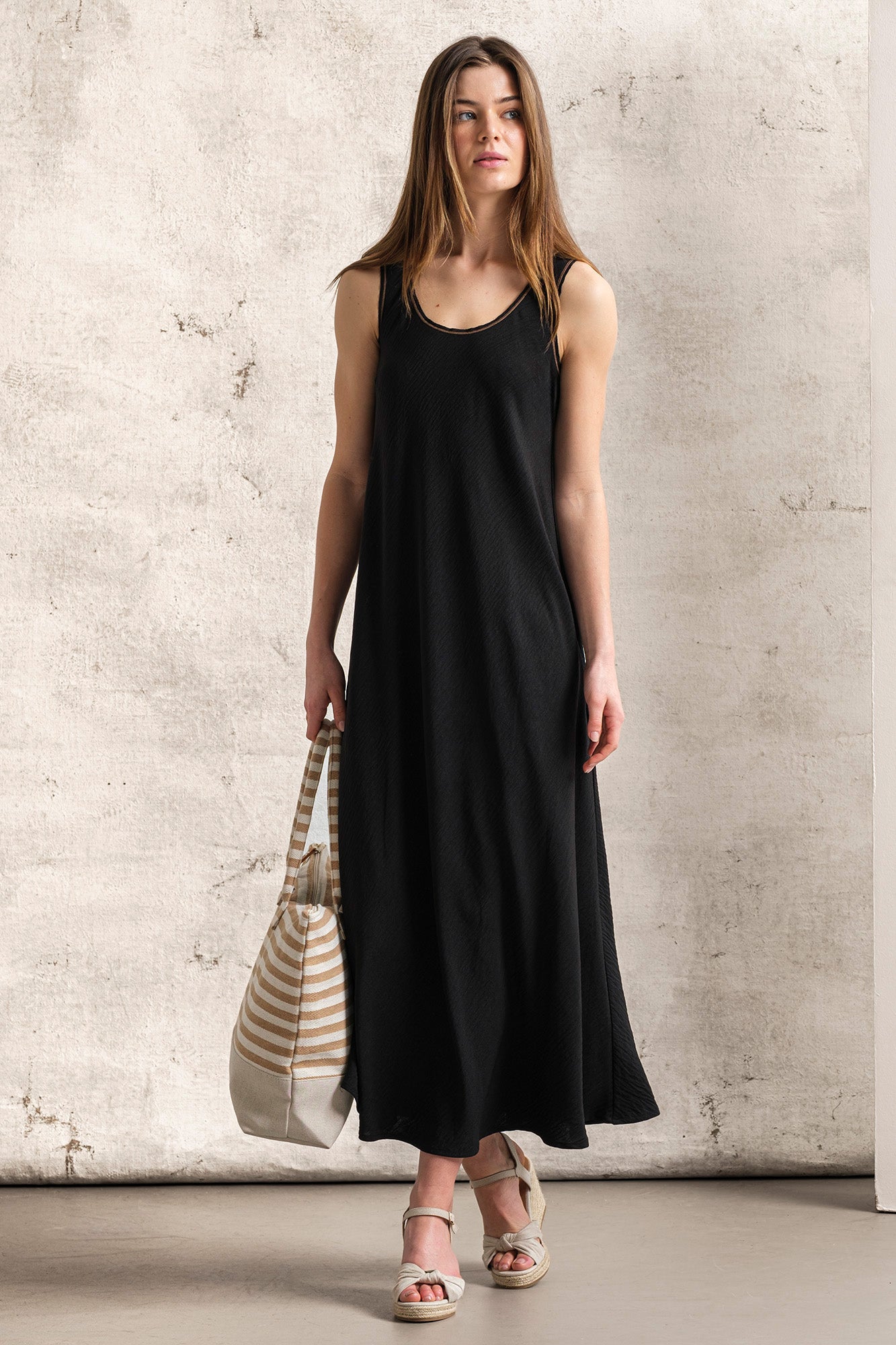 VESTIDO COMPRIDO COM ALÇAS LARGAS