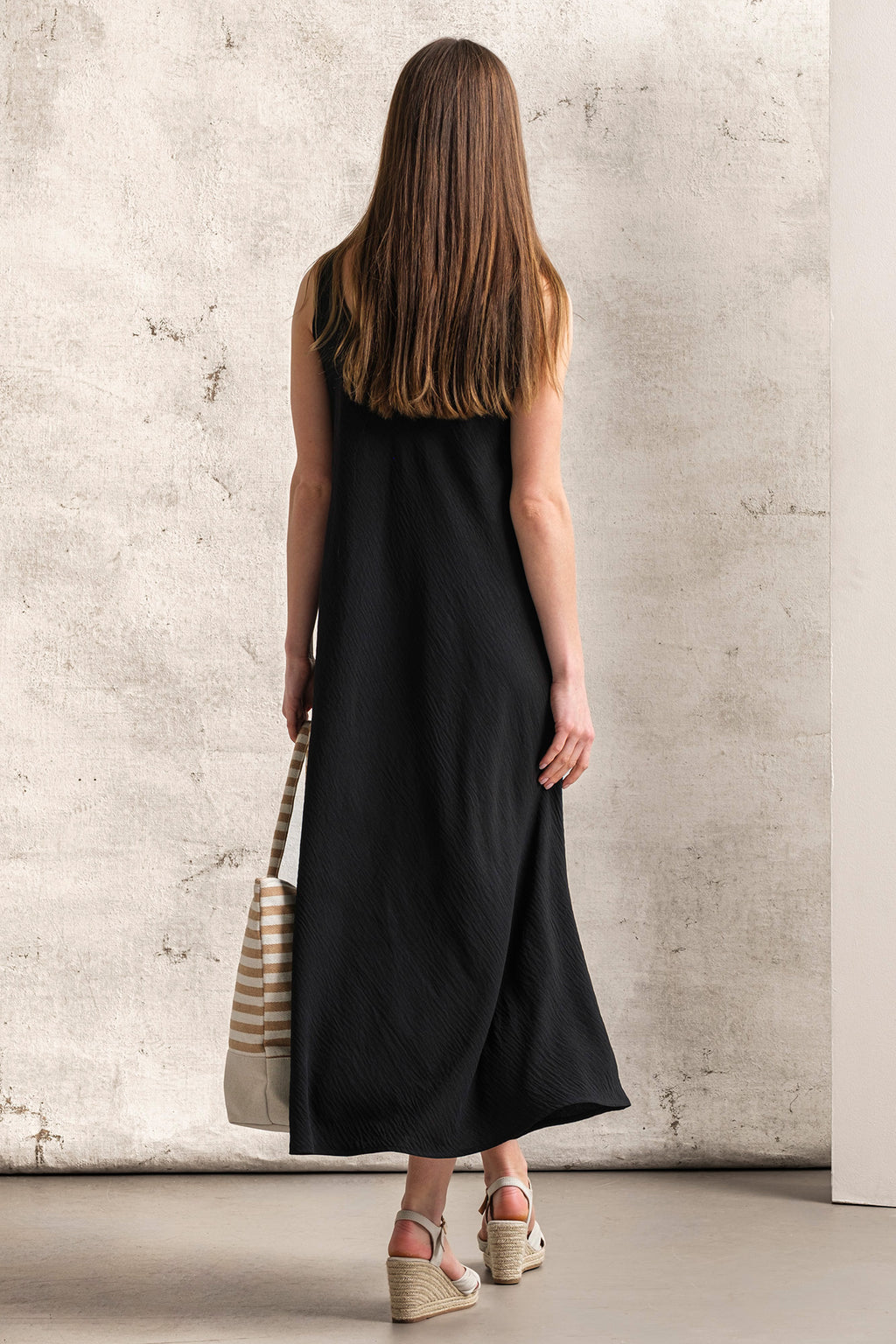 VESTIDO LARGO DE TIRANTES ANCHOS