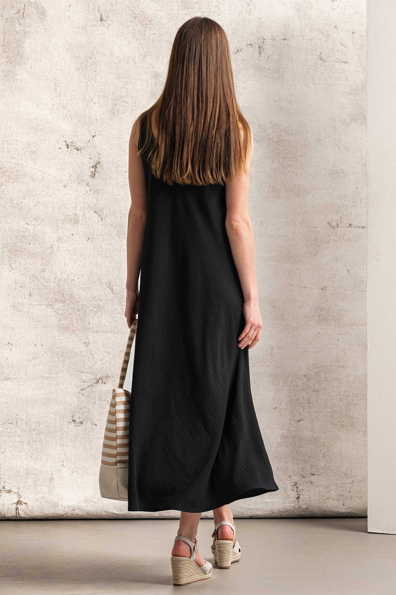 VESTIDO LARGO DE TIRANTES ANCHOS