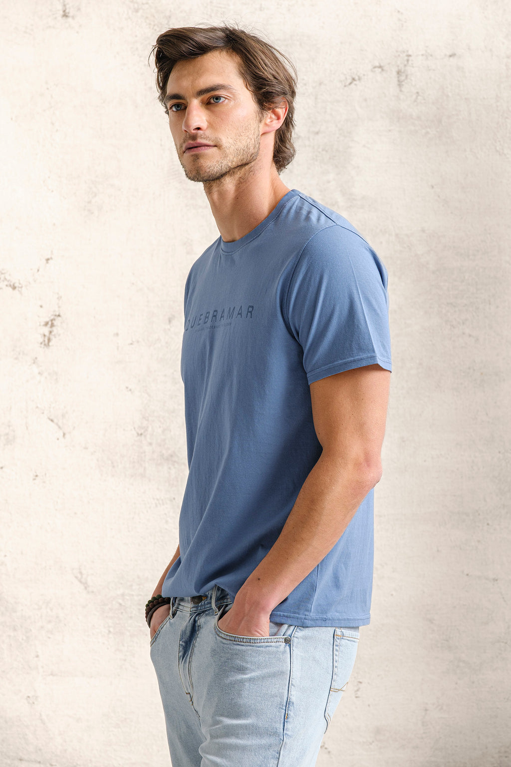 T-SHIRT COM PRINT QUEBRAMAR AO TOM