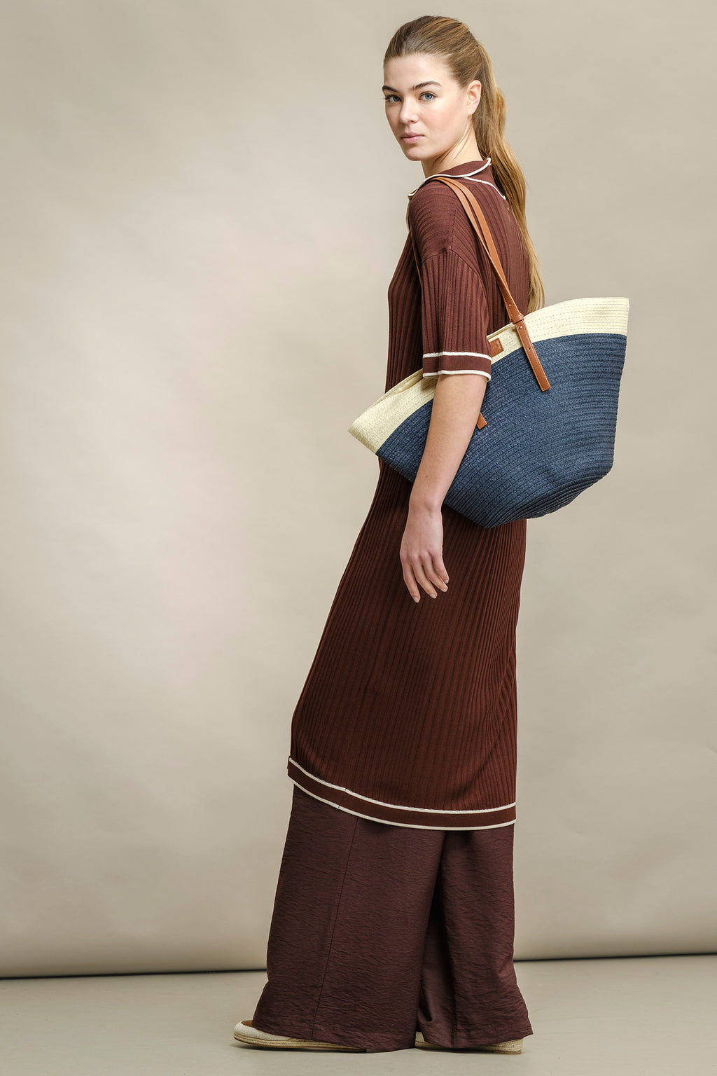 MALA SHOPPER EM PALHA