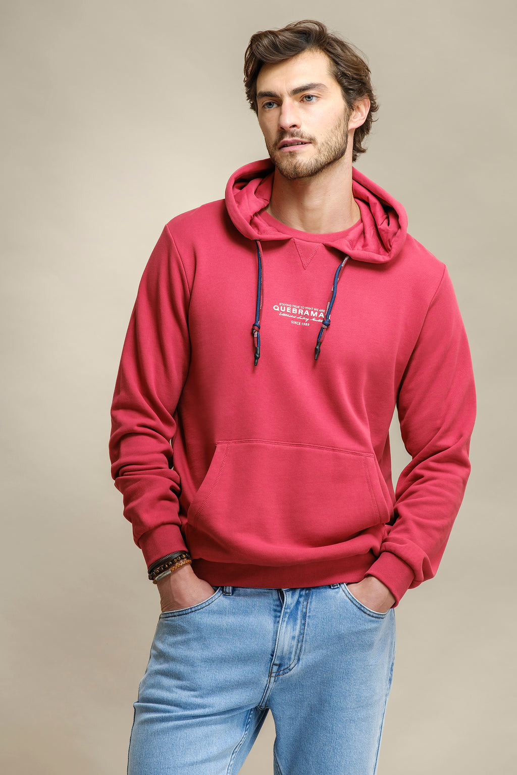SUDADERA CON CAPUCHA Y BORDADO