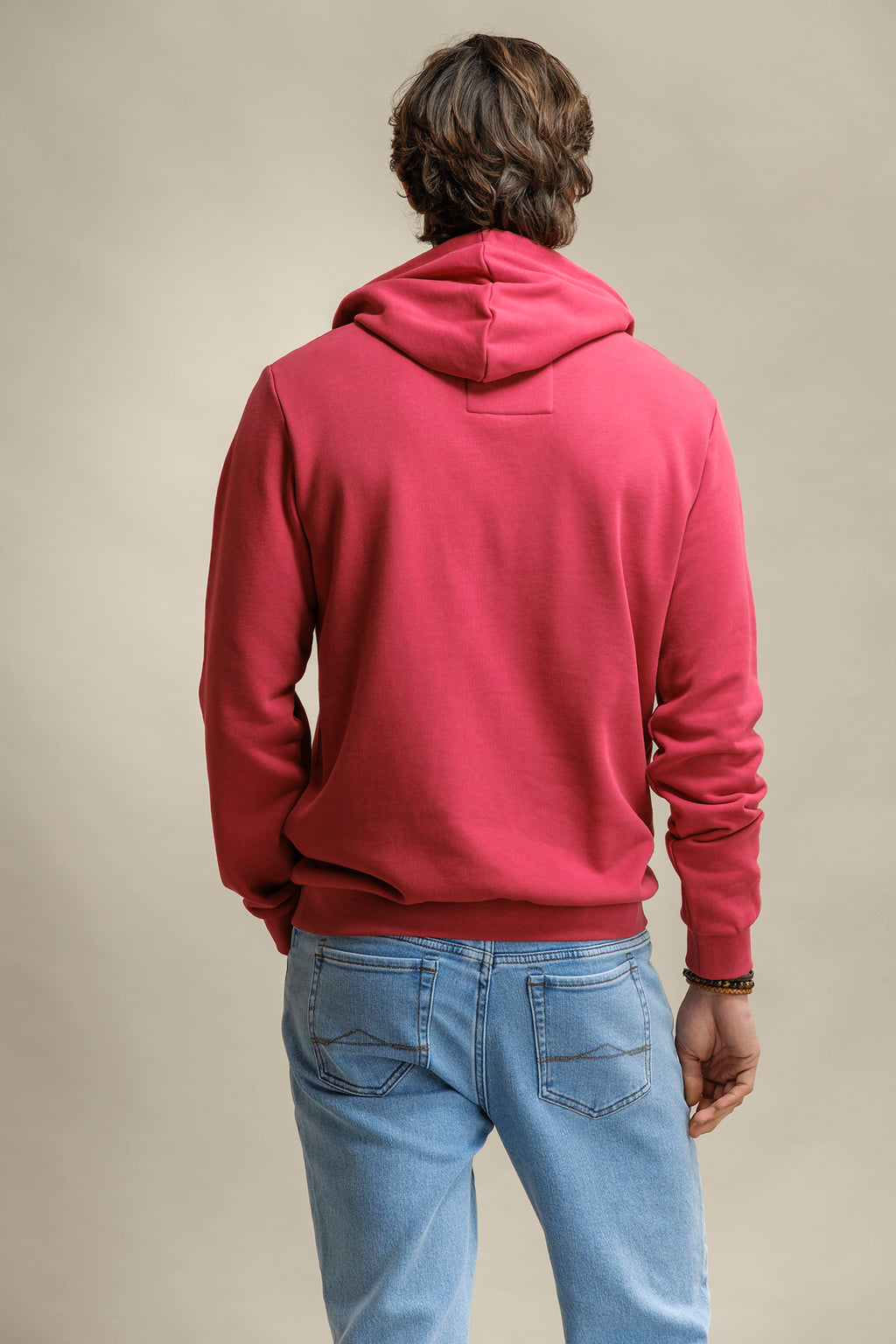SUDADERA CON CAPUCHA Y BORDADO