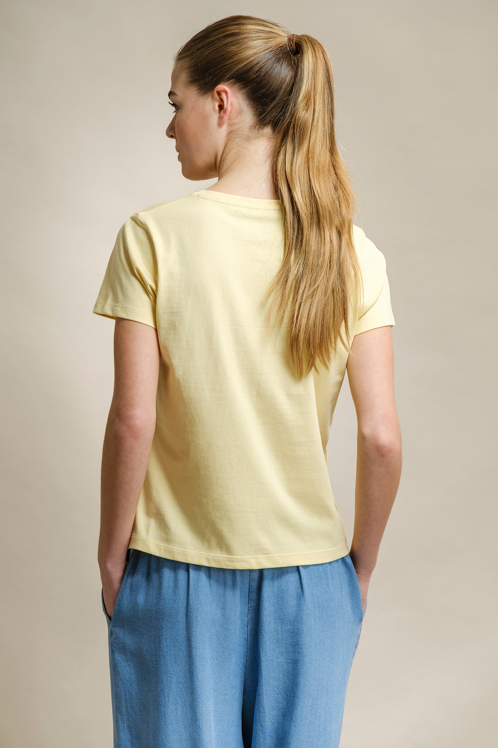 T-SHIRT COM LOGO GEOMÉTRICO