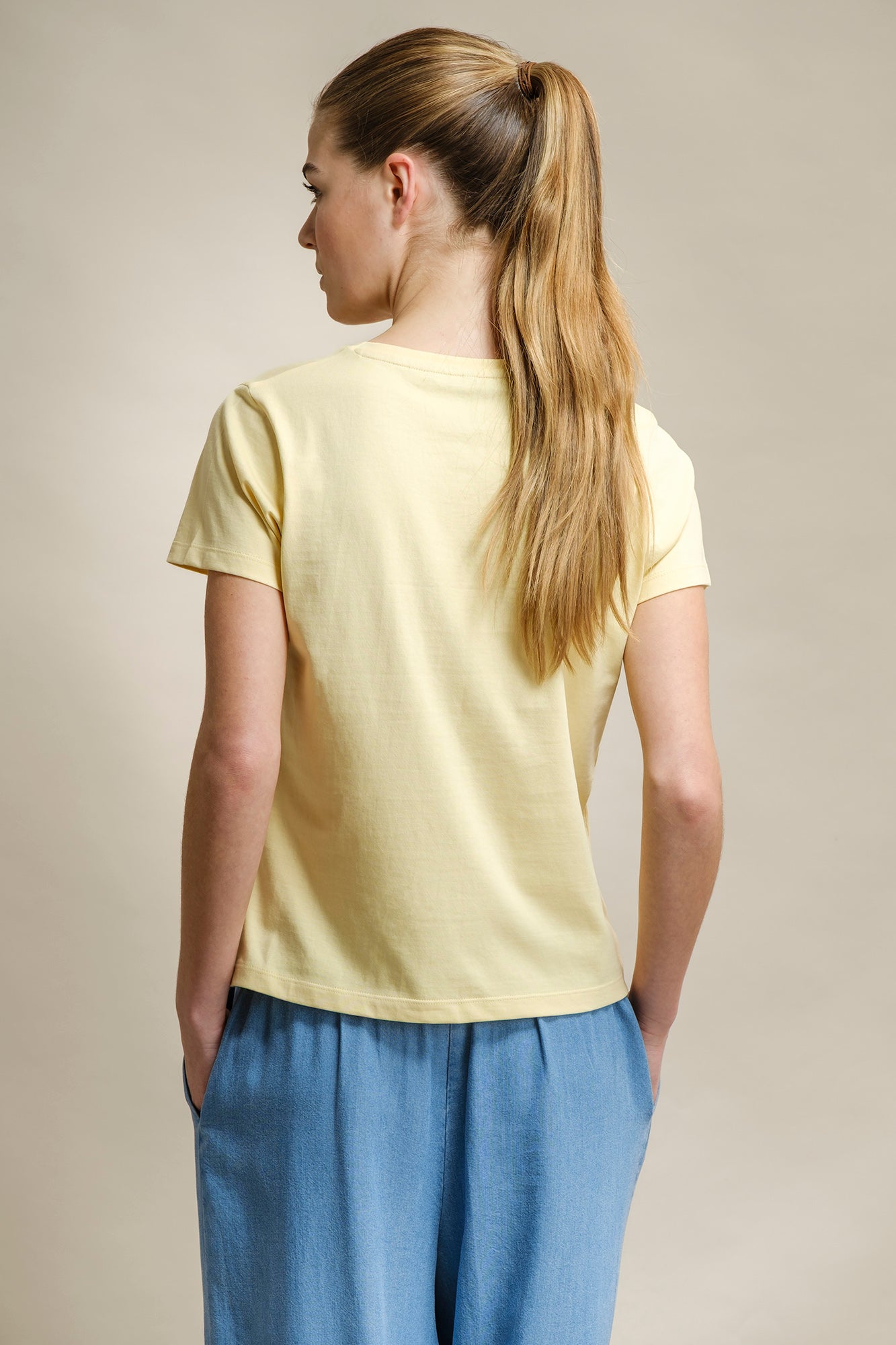 T-SHIRT COM LOGO GEOMÉTRICO
