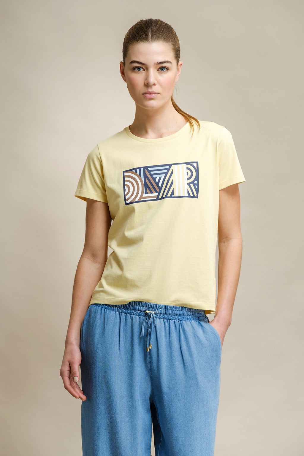 T-SHIRT COM LOGO GEOMÉTRICO
