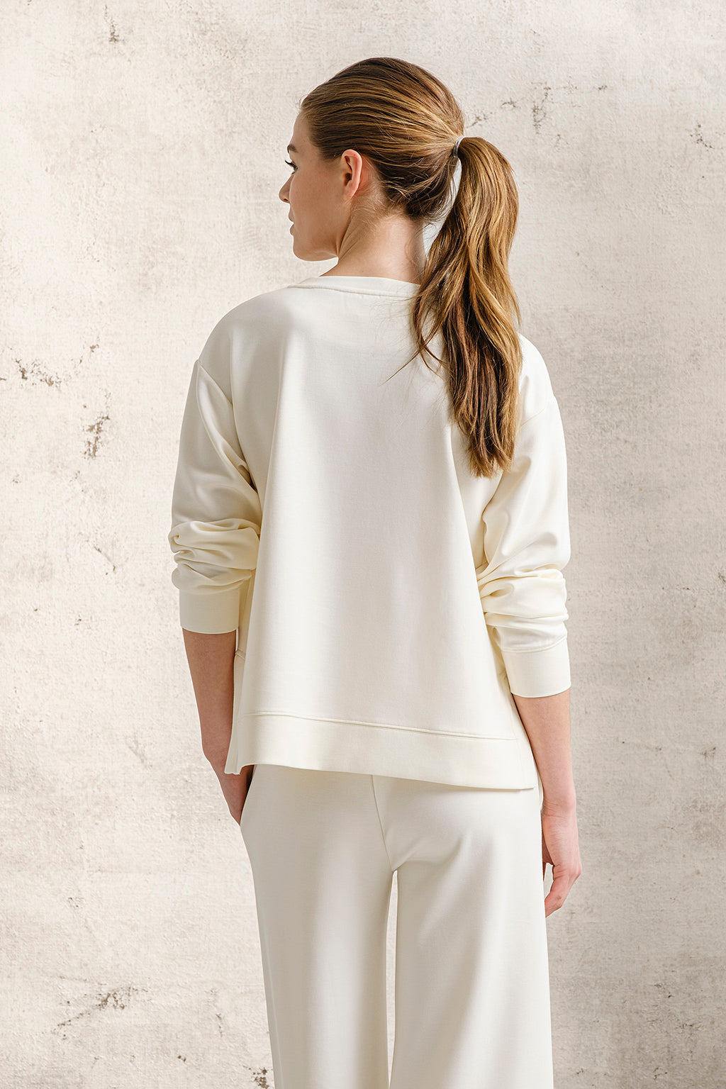 SWEATSHIRT MOMENTS