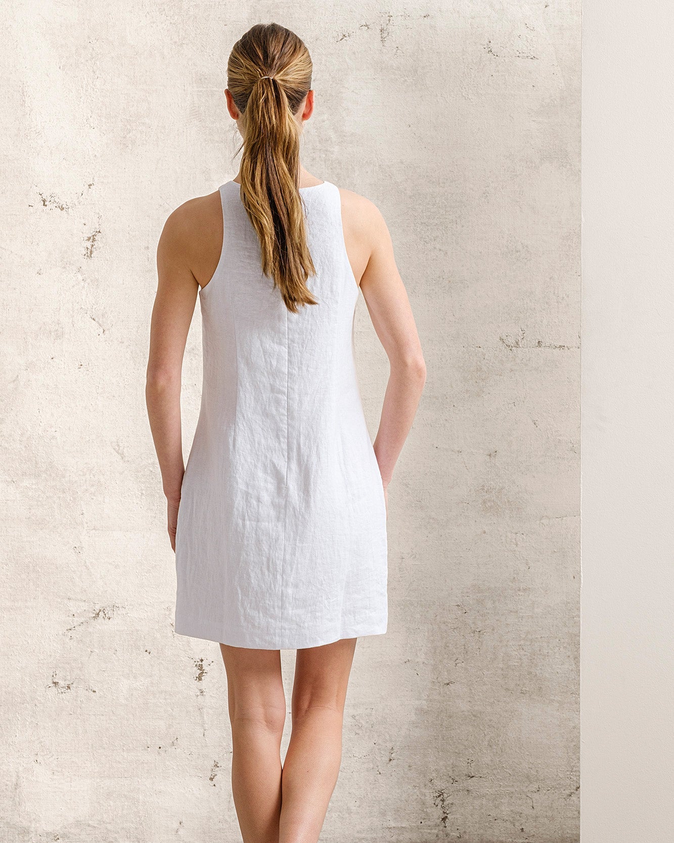 VESTIDO CURTO EM LINHO