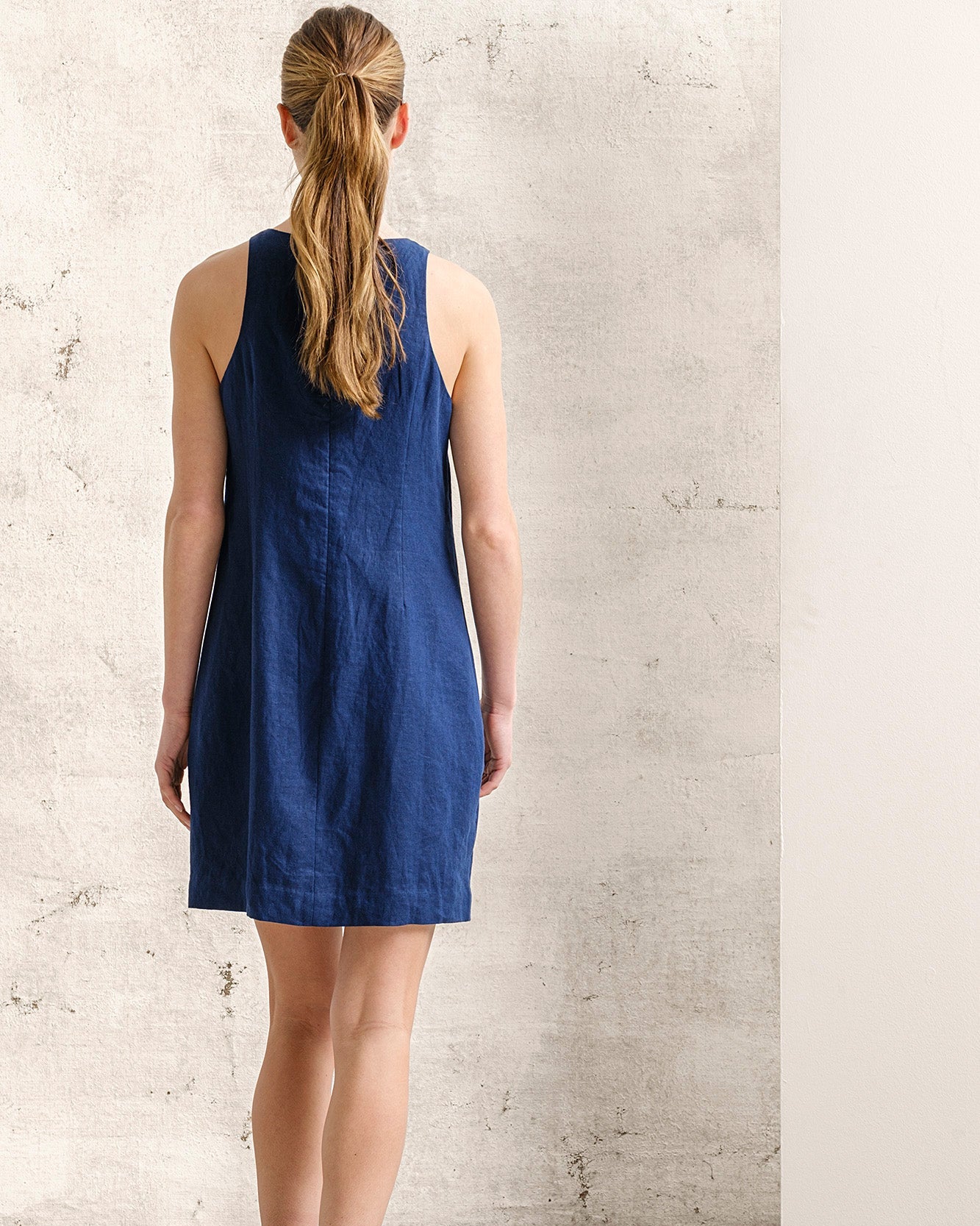VESTIDO CURTO EM LINHO