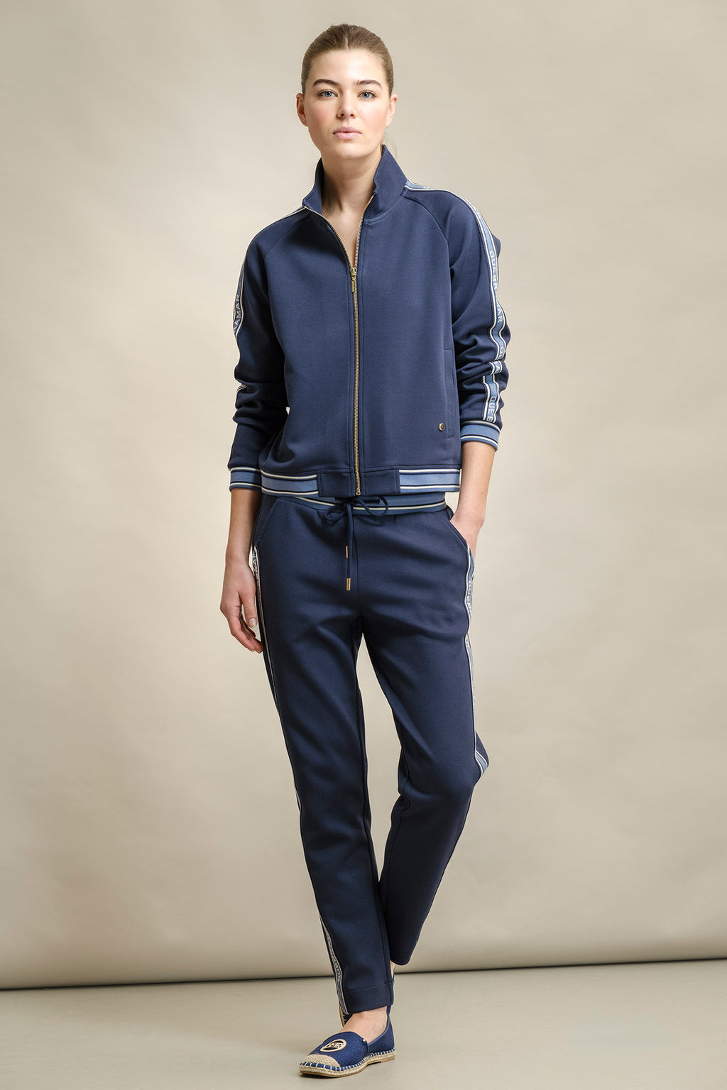 PANTALÓN JOGGER CON CINTA PERSONALIZADA