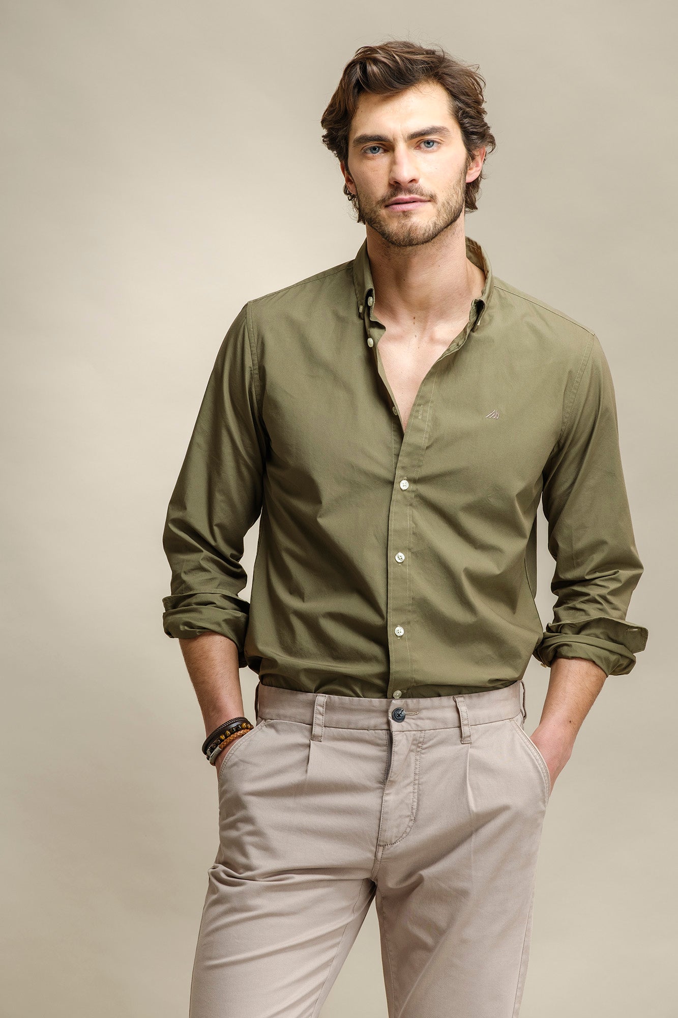 CAMISA BÁSICA EM POPELINA SLIM FIT