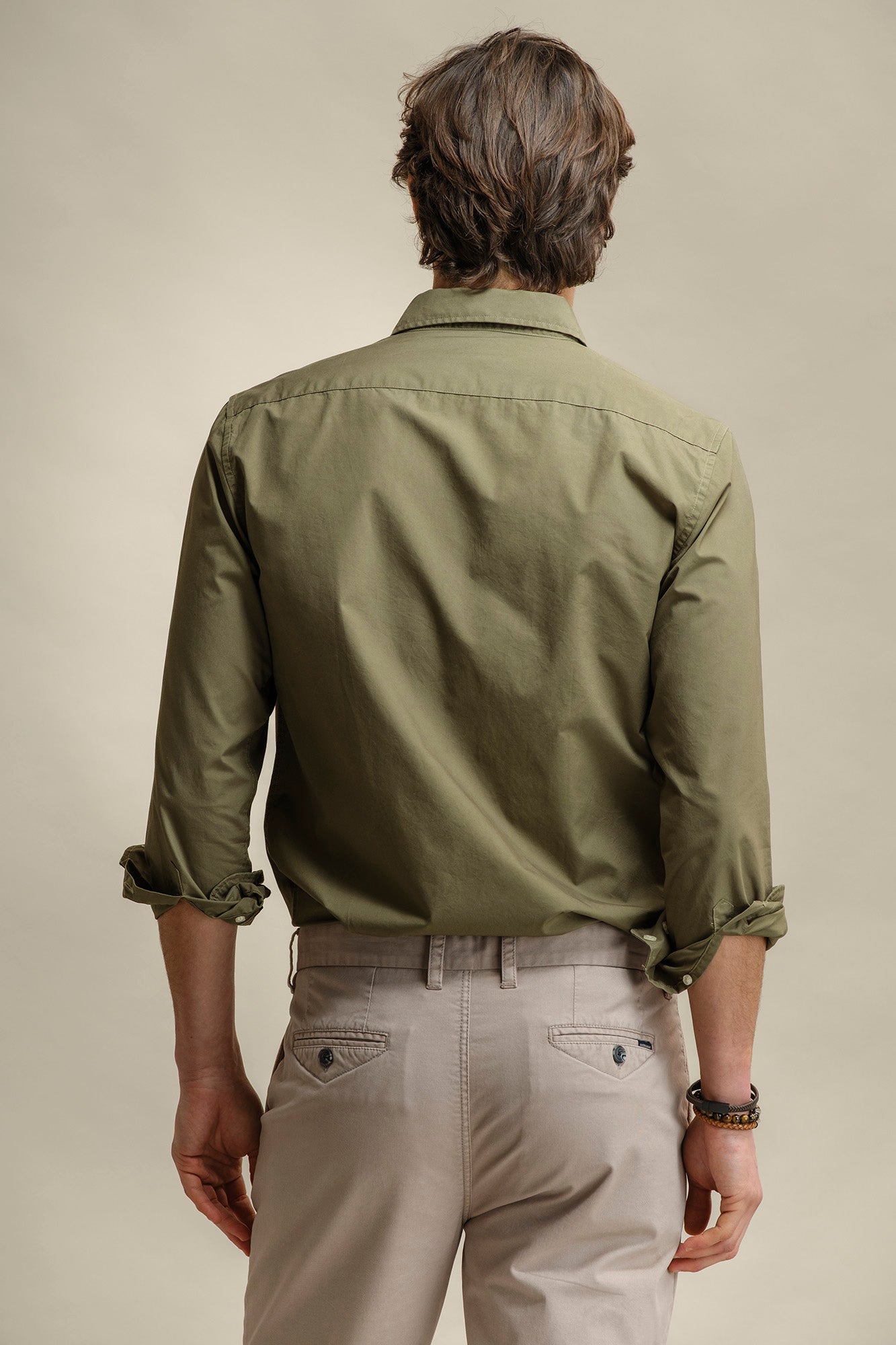 PANTALÓN CHINO TAPERED FIT CON PINZAS