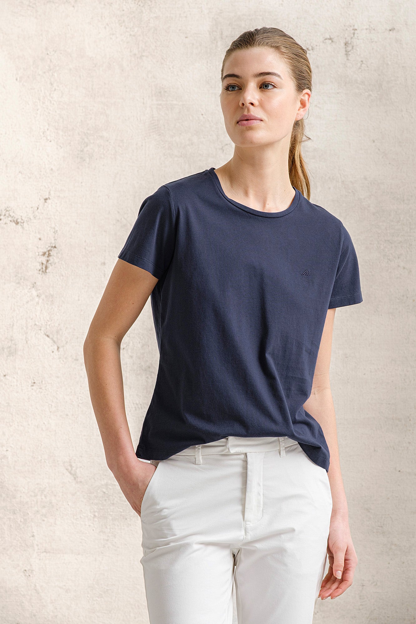 T-SHIRT COM LOGO