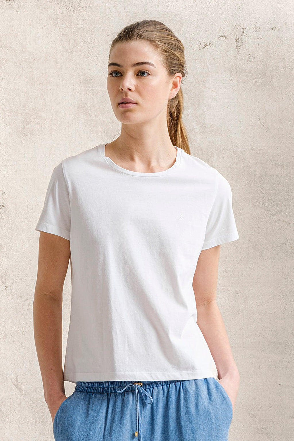 T-SHIRT COM LOGO