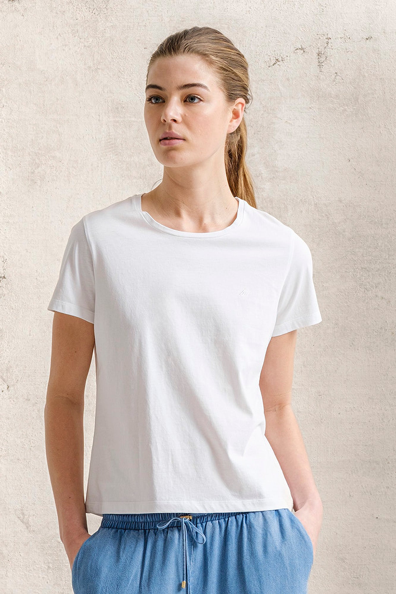 T-SHIRT COM LOGO