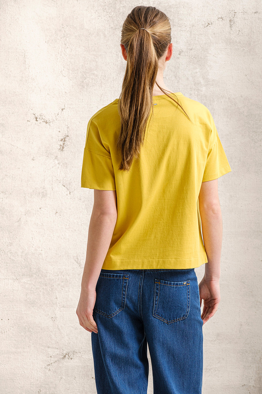 T-SHIRT COM BORDADO