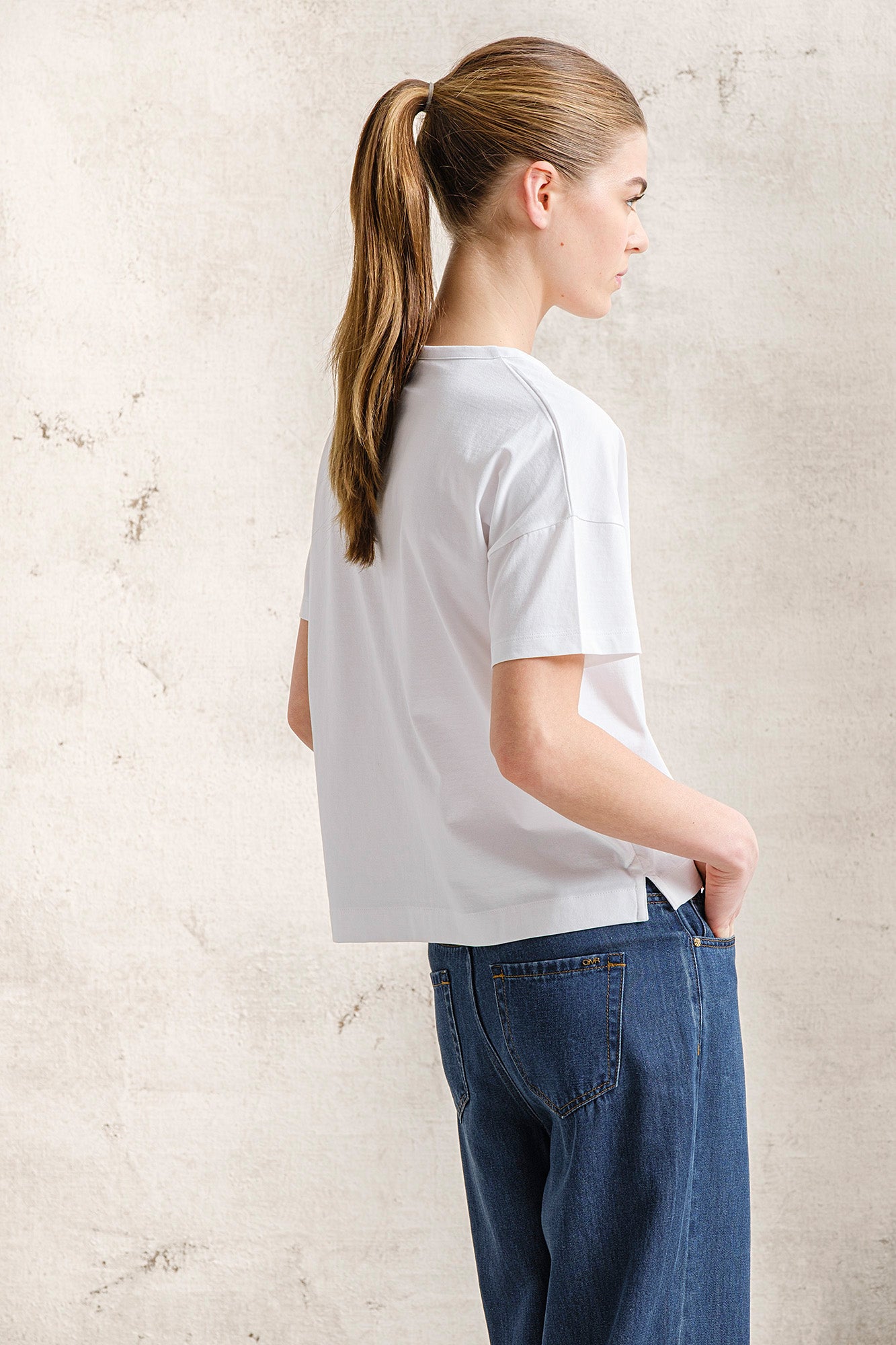 T-SHIRT COM BORDADO