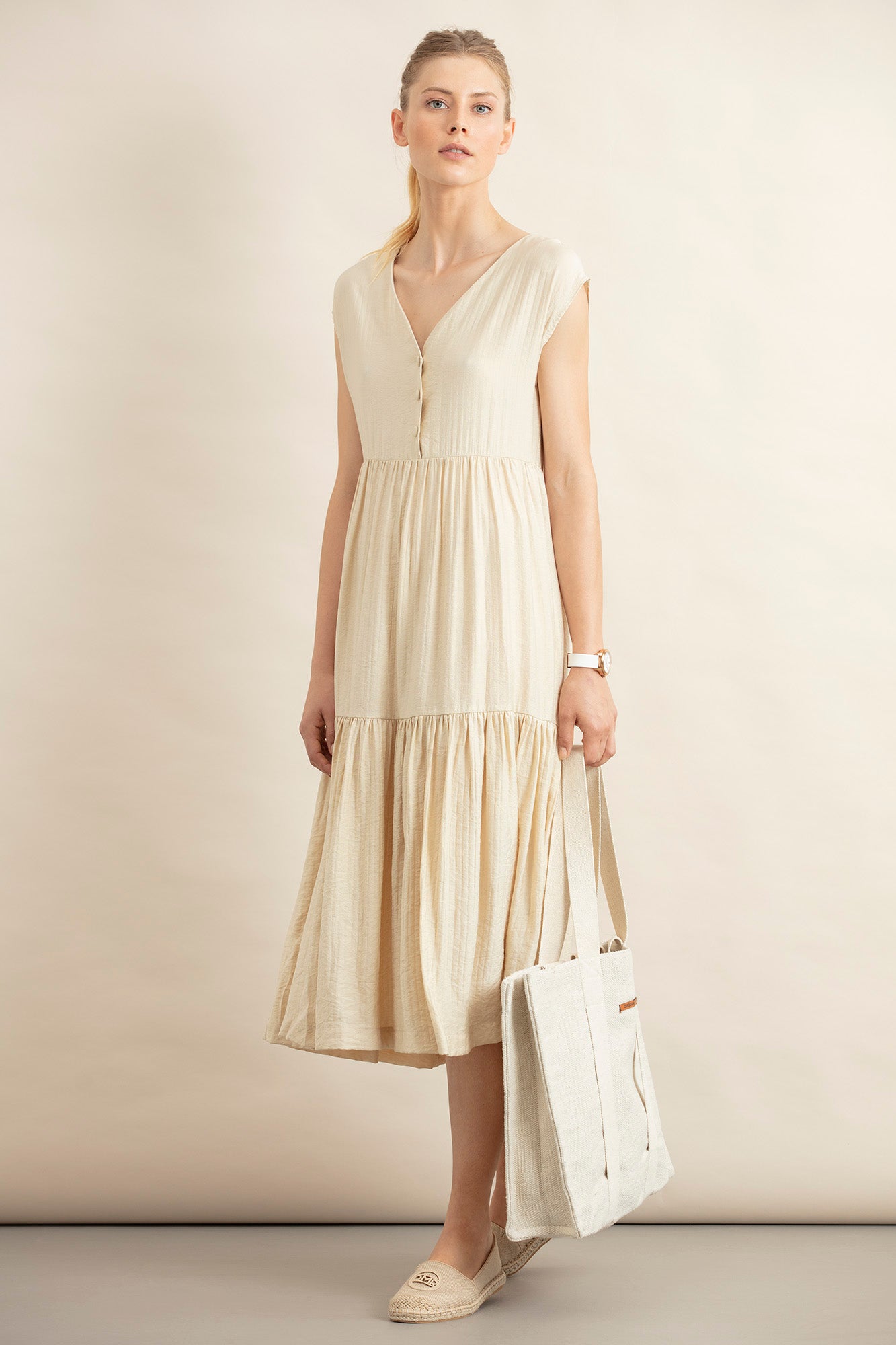 VESTIDO MIDI COM ENCAIXES